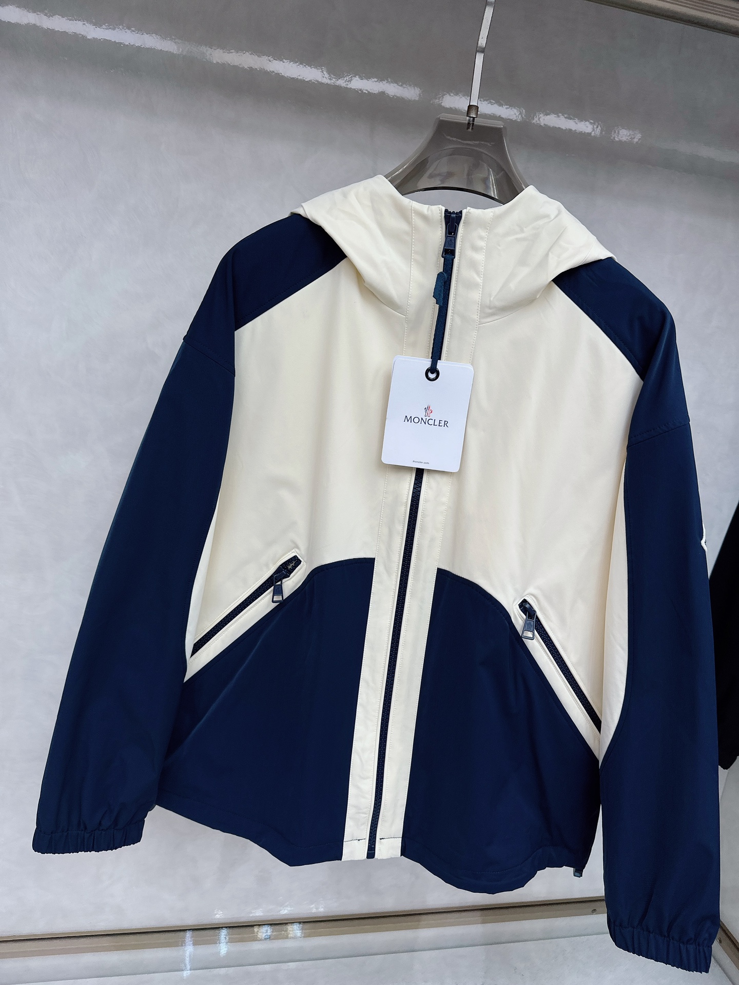 Moner 2025ss早秋新款发布❤️连帽夹克外套，秋季爆款双色拼接夹薄棉设计外套，穿上就是舒适自在又