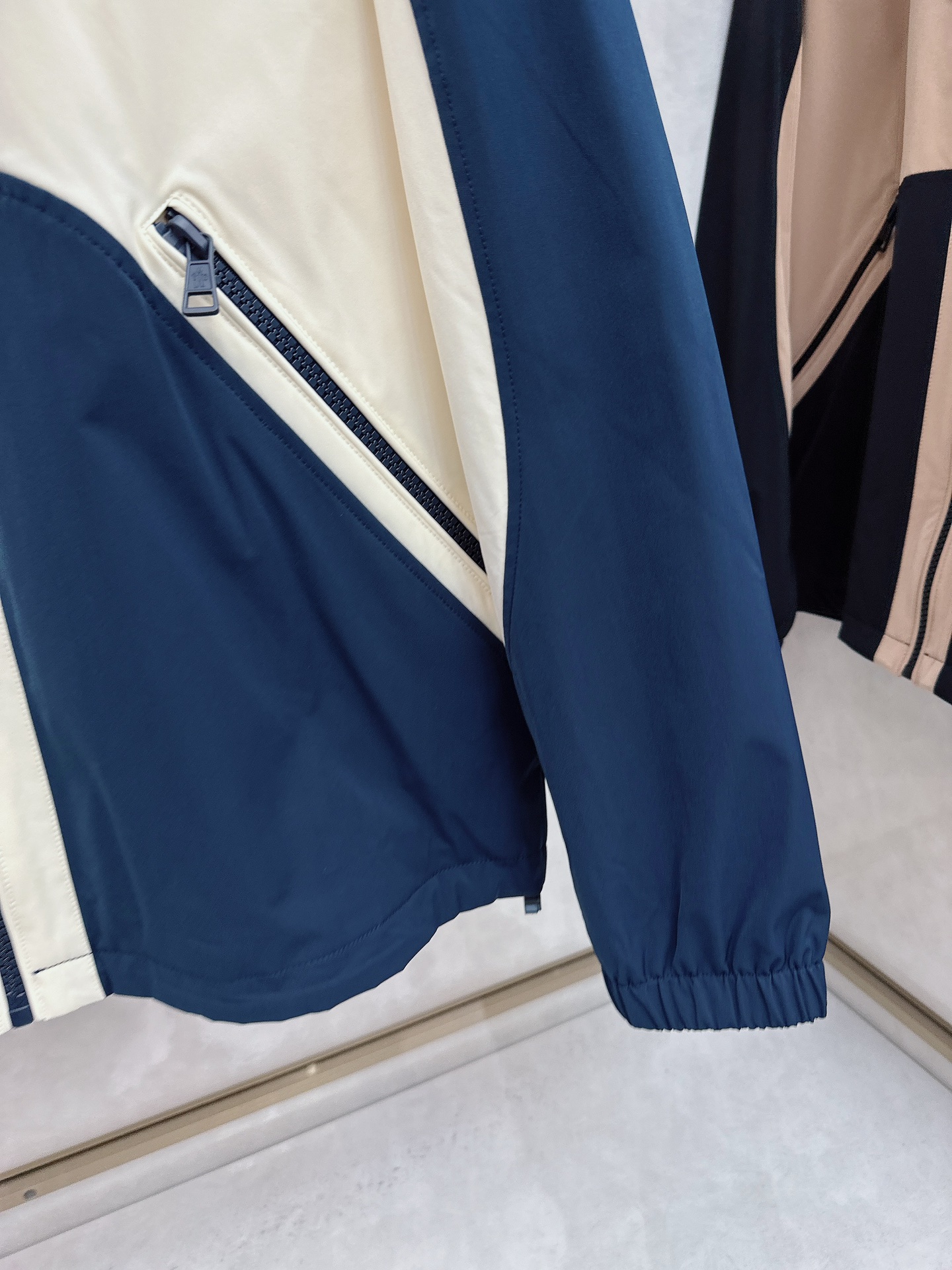 Moner 2025ss早秋新款发布❤️连帽夹克外套，秋季爆款双色拼接夹薄棉设计外套，穿上就是舒适自在又