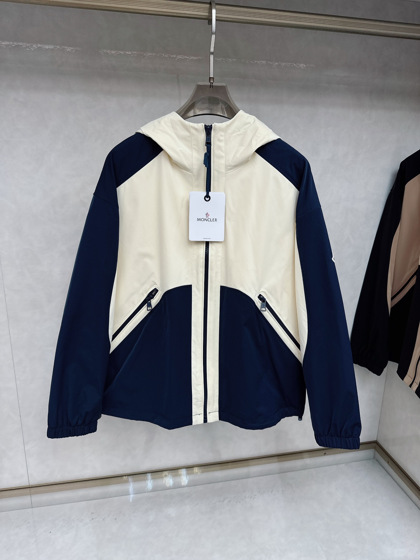 Moner 2025ss早秋新款发布❤️连帽夹克外套，秋季爆款双色拼接夹薄棉设计外套，穿上就是舒适自在又