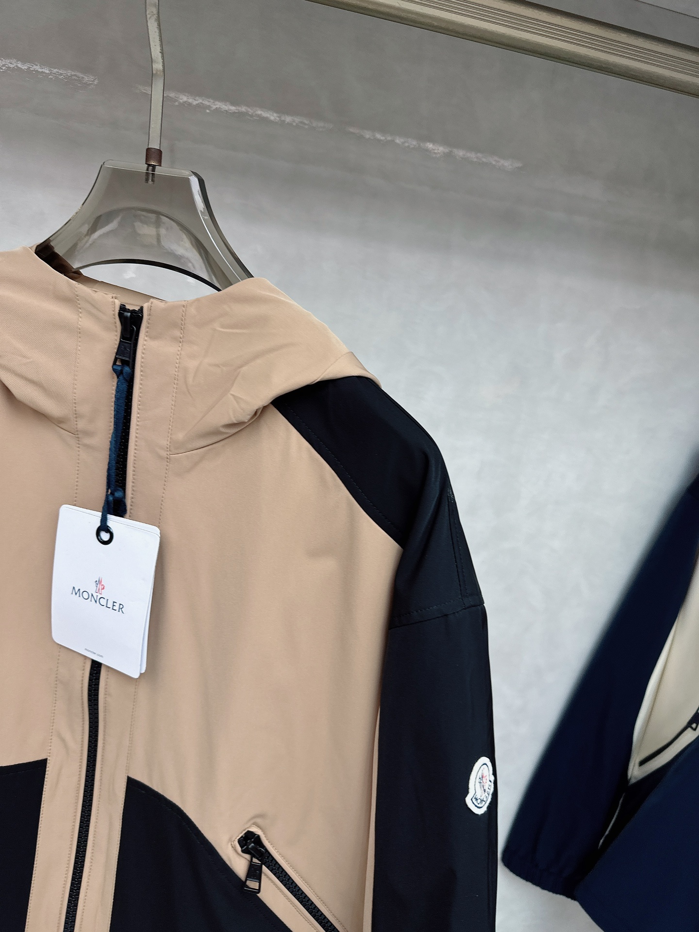 Moner 2025ss早秋新款发布❤️连帽夹克外套，秋季爆款双色拼接夹薄棉设计外套，穿上就是舒适自在又