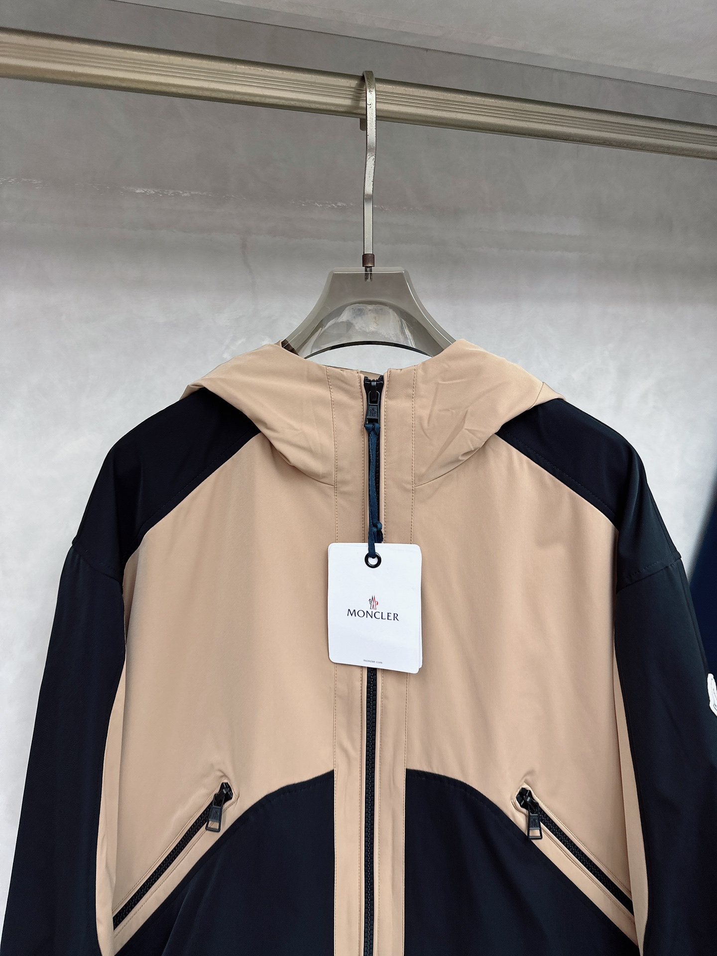 Moner 2025ss早秋新款发布❤️连帽夹克外套，秋季爆款双色拼接夹薄棉设计外套，穿上就是舒适自在又