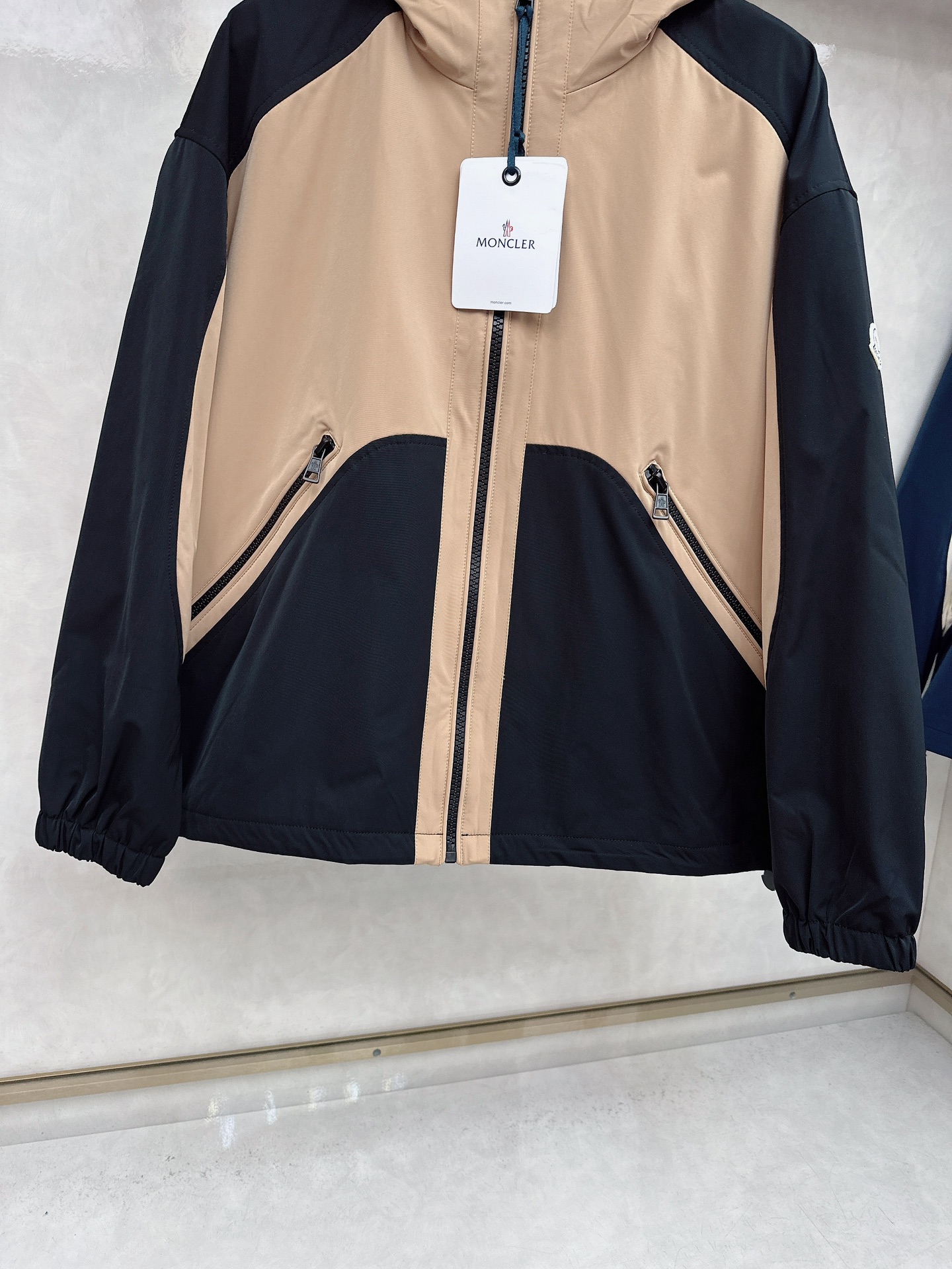 Moner 2025ss早秋新款发布❤️连帽夹克外套，秋季爆款双色拼接夹薄棉设计外套，穿上就是舒适自在又