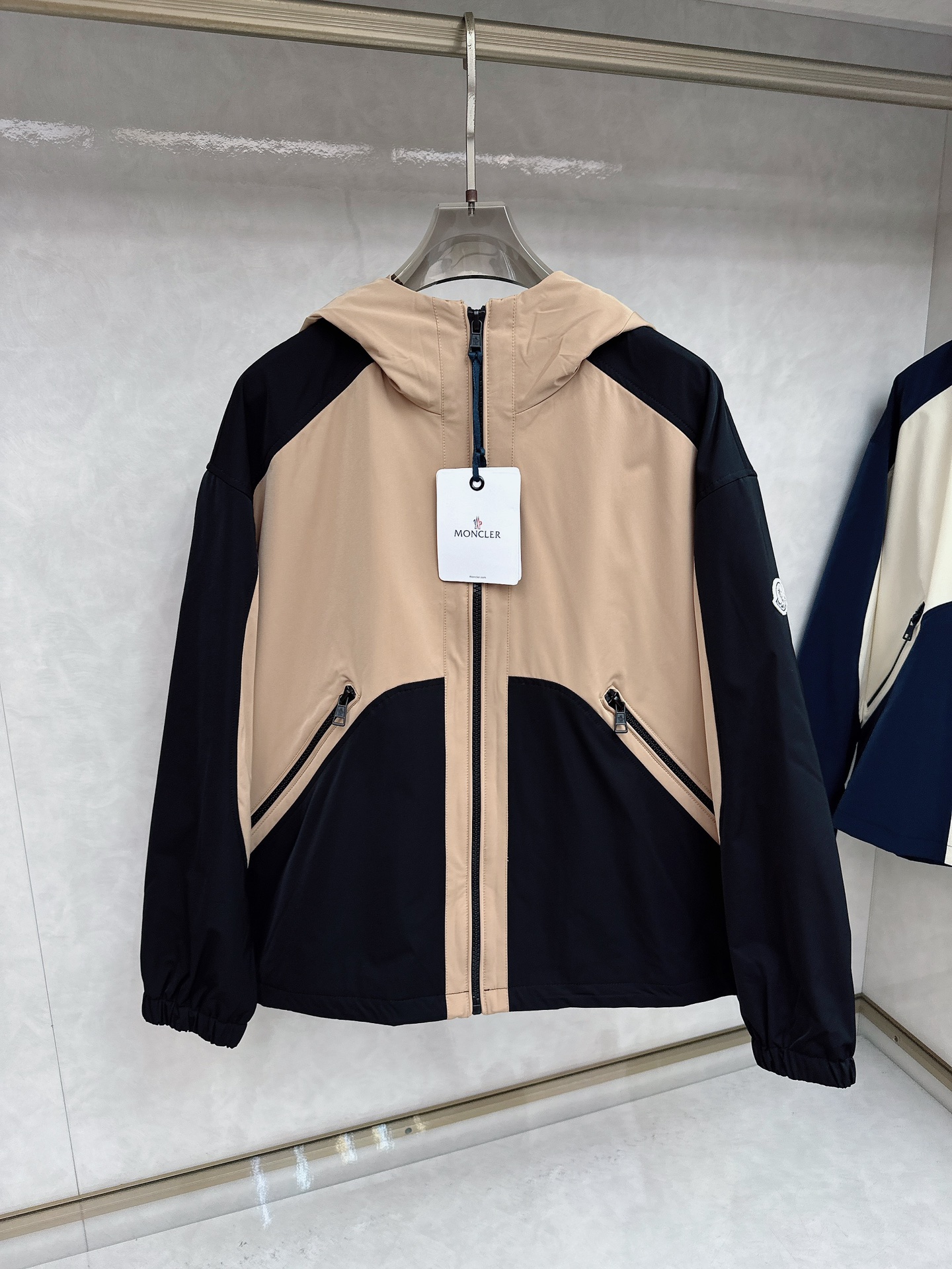 Moner 2025ss早秋新款发布❤️连帽夹克外套，秋季爆款双色拼接夹薄棉设计外套，穿上就是舒适自在又