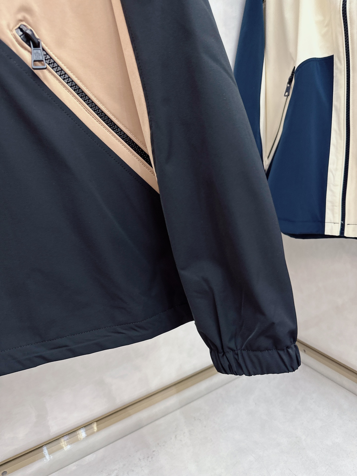 Moner 2025ss早秋新款发布❤️连帽夹克外套，秋季爆款双色拼接夹薄棉设计外套，穿上就是舒适自在又