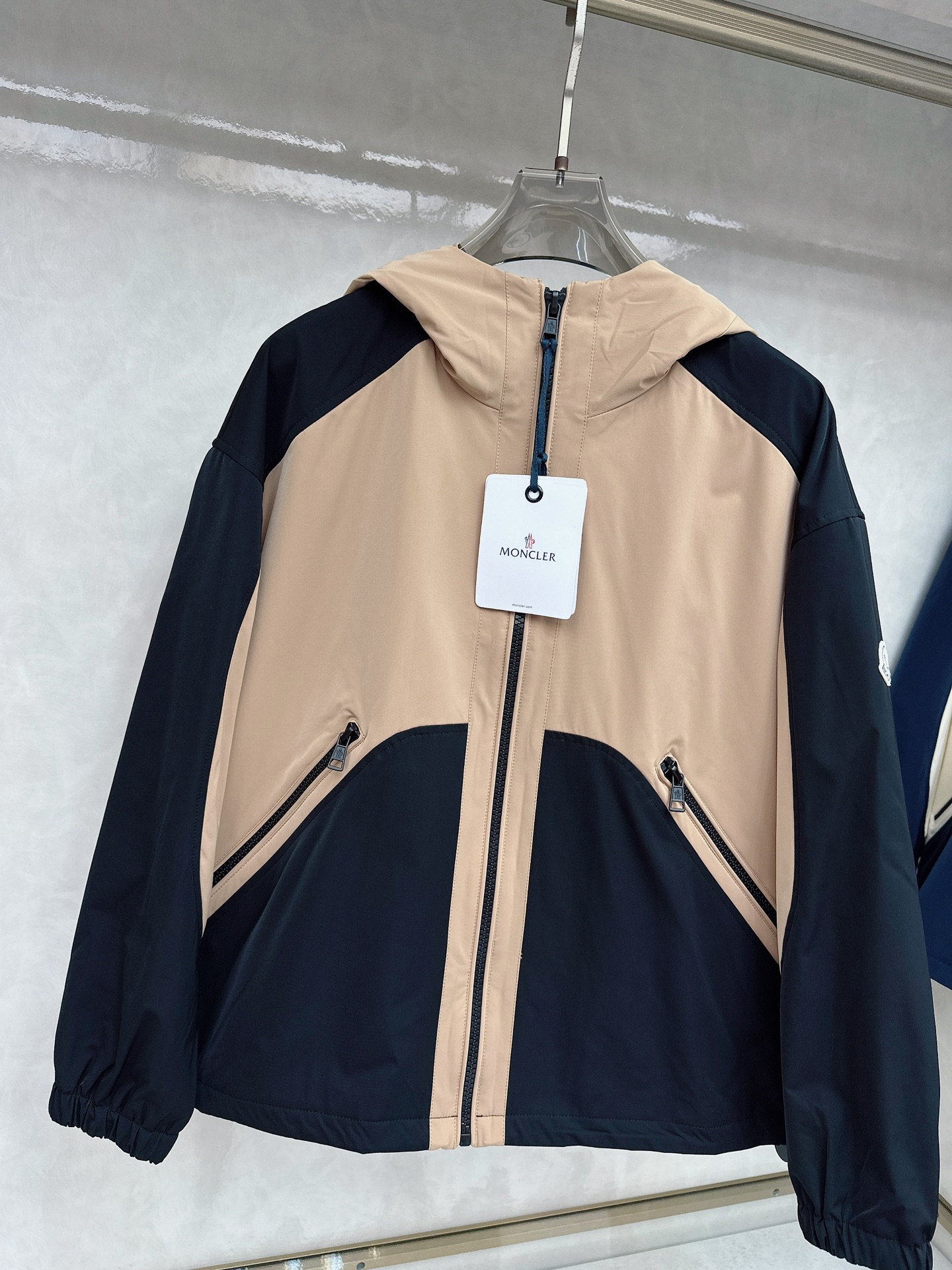 Moner 2025ss早秋新款发布❤️连帽夹克外套，秋季爆款双色拼接夹薄棉设计外套，穿上就是舒适自在又