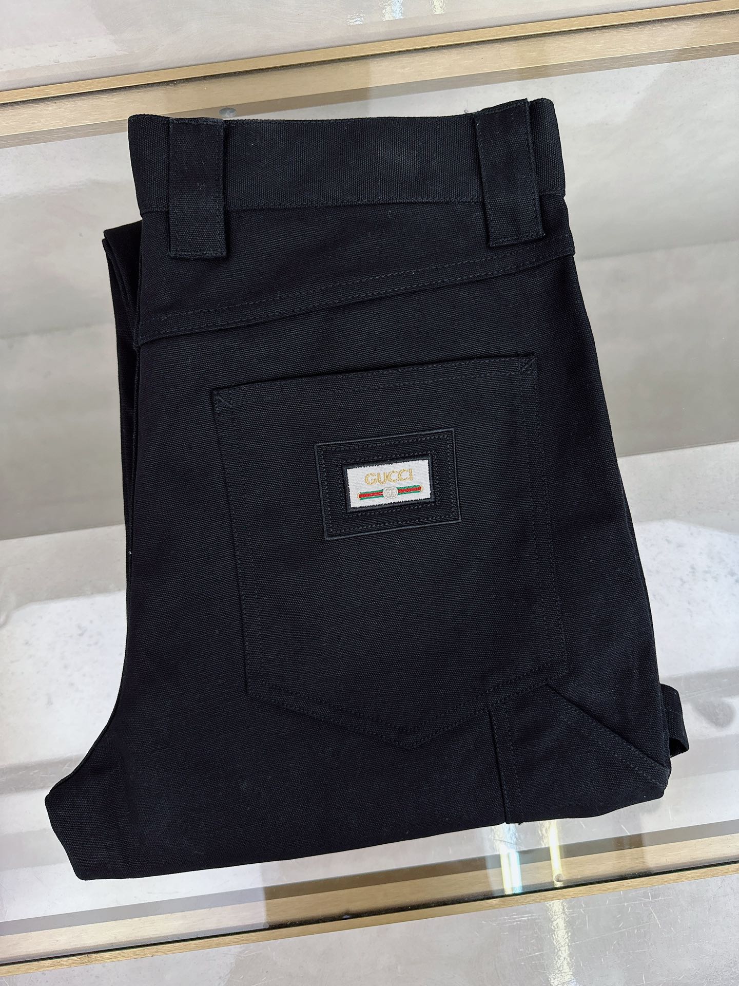 NO:507317,Gucci 25SS new heavy cotton canvas trousers, with exquisite fabrics, new styles. These trousers are crafted by black heavy cotton canvas, with interlocking patterns and webbing labels on the back pocket, with contrasting canvas details. Highly recommended!  Number of codes 44 46 48 50 52 54 Complete three standards, alexander wang19860909古奇 25SS新款重磅棉质帆布长裤,以精致面料呈现全新款型.这款长裤以黑色重磅棉质帆布匠心打造,后袋上缀 互扣式图案和织带标签,配以撞色帆布细节.强烈推荐！码数44 46 48 50 52 54 三标齐全,,alexander wang,Men's clothing