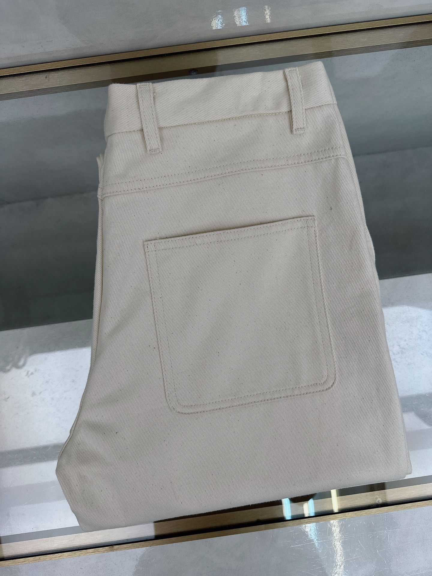 NO:507322,Autumn new products, available on the official website at the same time, men's high-end business casual trousers, high-end imported fabrics, elasticity, and the back pocket is embellished with the latest hardware accessories this year, highlighting the brand's characteristics and has a trouser flavor!  The fabric is elastic on all sides, and it is free of any irritation based on the contact between people and skin. It is naturally shiny and soft. It has an impeccable detail. The upper body effect is excellent. It is perfect for both business and casual styles. It is an indispensable versatile product in the closet!  S-4XL, alexander wang19860909秋新品,官网同步有售,男士高端商务休闲西裤,高端进口面料,带弹力,后兜采用今年最新款五金配件点缀,彰显了品牌特质,颇具西裤风味！面料四面弹,依着人与肌肤接触无任何刺激,光泽自然柔和,完美的版型设计,细节无可挑剔,上身效果超棒,完美兼具商务与休闲风格穿搭,衣橱里必不可缺少的百搭臻品！ 码数S-4XL,,alexander wang,Men's clothing