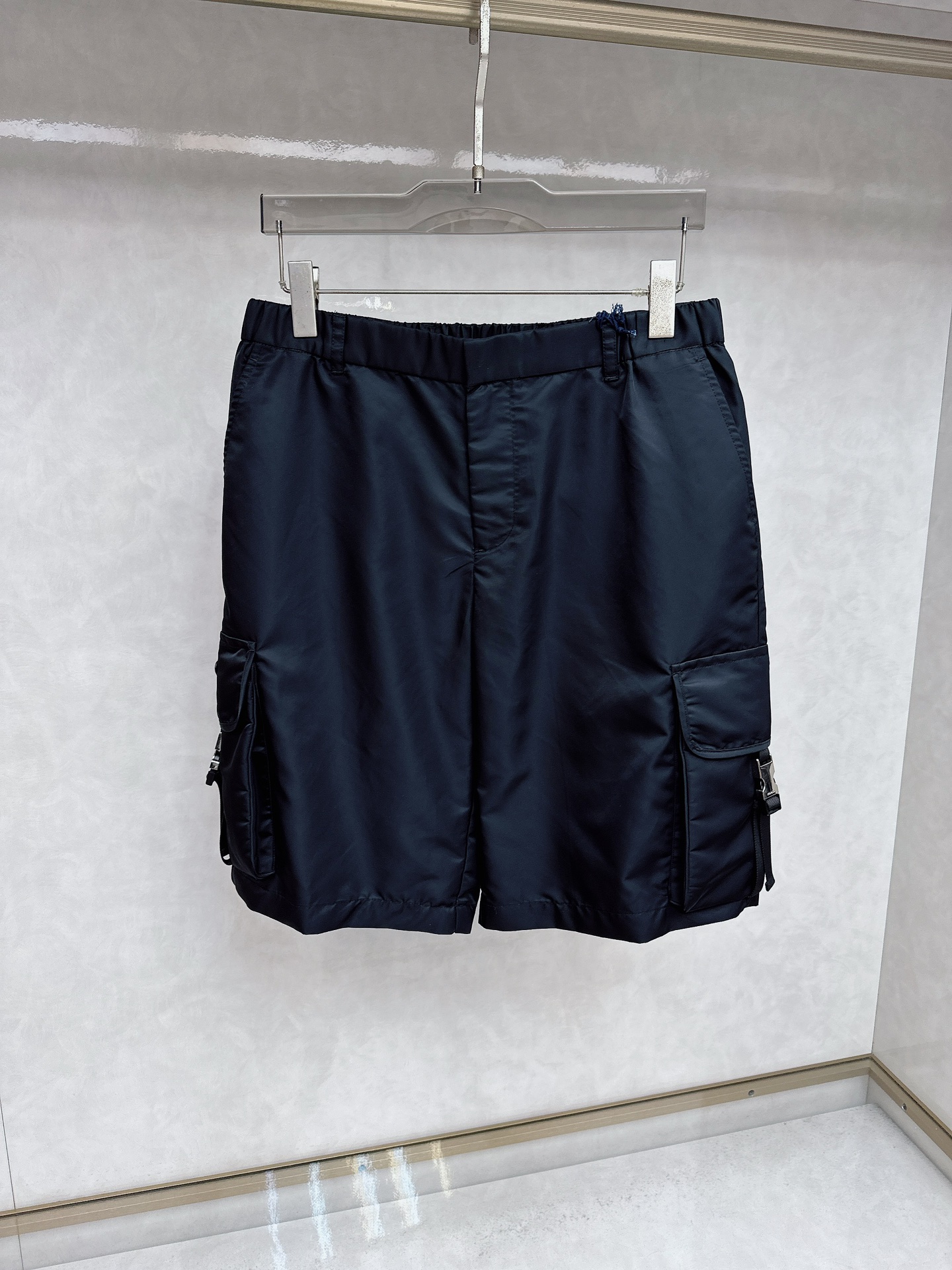NO:507342,Prada New Summer Casual Shorts!  The official website is released simultaneously. The brand's classic LOGO casual pants, customized fabric, excellent comfort and strong hand touch. Very high recognition and perfect quality craftsmanship. Size S-XL, prada, shorts, alexander wang19860909普拉达 夏季新款休闲短裤！官网同步发售.品牌经典LOGO休闲裤 ,定制面料,舒适度极好,手触感强烈.辨识度极高,完美品相工艺. 尺码S-XL,,prada,shorts,alexander wang,Men's clothing