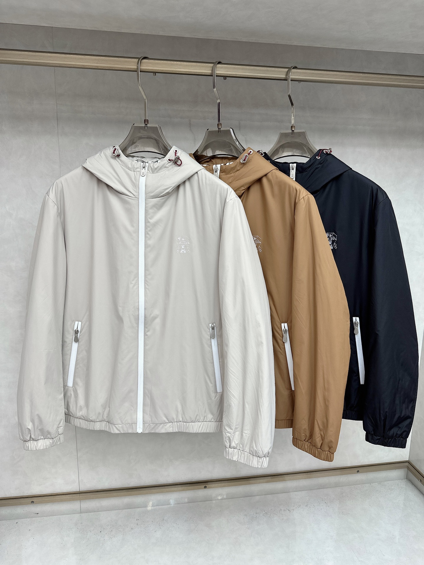 NO:530201,BC-Brunello Cucineli exclusively offers new fashion and casual autumn and winter jackets. Imported original cotton and linen fabrics are soft and comfortable, comfortable and breathable on the upper body, and unique design style. Whether worn alone or matched, they are all versatile items, demonstrating the personality of young people. The original hardware and accessories are extremely high-end and handsome on the upper body!  48-56, brunello cucinelli, jackets & coats, alexander wang19860909BC-Brunello Cucineli 布鲁内洛·库奇内利独家专供新品时尚休闲秋冬夹克.进口原版棉麻面料,柔软舒适,上身舒适透气,独特设计风格,无论是单穿还是搭配,都是百搭单品,彰显了年轻人的个性,原版五金辅料,档次极高,上身帅气十足！码数48-56,,brunello cucinelli,jackets & coats,alexander wang,Men's clothing