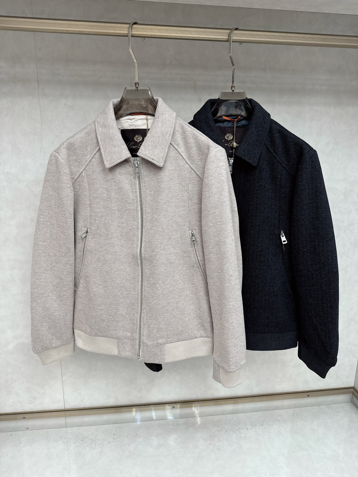 NO:530204,LP early autumn new men's wool wool jacket, fashionable and casual high-end version!  Customized fabrics are breathable and comfortable, with impeccable details, and the brand element design concept reflects high quality. They feel delicate and soft!  It is casually cut, with a great upper body style!  Code number M-3Xl, loro piana, jackets & coats, jackets & coats, alexander wang19860909LP 早秋新款男士羊毛毛呢夹克外套,时尚休闲高端版本！定制面料 透气舒适度高,细节无可挑剔,品牌元素设计理念,体现高品质.手感细腻柔软！呈现休闲裁剪,上身版型超赞！码数M-3Xl,,loro piana,jackets & coats,jackets & coats,alexander wang,Men's clothing