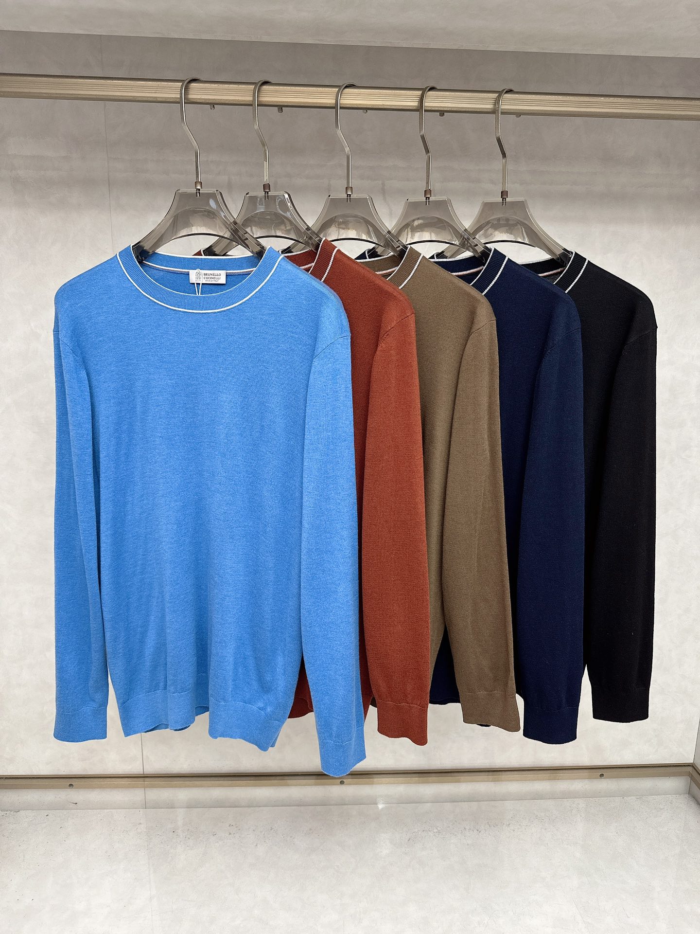 NO:530192,BC 25 Autumn and Winter BC Wool sweater Exquisite wool knitting craftsmanship All details are perfect, simple and fashionable, suitable for business, leisure and other occasions, code number 48-56,,alexander wang19860909BC 25秋冬BC 羊毛针织衫 精致羊毛针织工艺 所有细节做工完美简约时尚 适配商务、休闲等多种场合 码数48-56,,alexander wang,Men's clothing