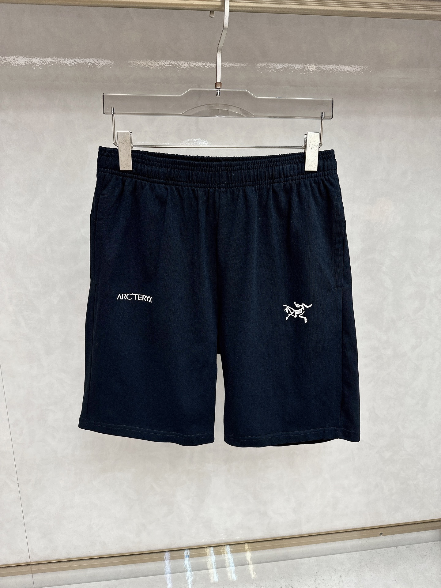 NO:495875,Archaeopteryx 2025 summer new men's casual shorts, high-end custom fabric breathable fabric, extremely breathable elastic and comfortable, impeccable details, top-level auxiliary materials, original logo design concept, delicate and soft feel!  The upper body style is excellent!  Size M-2XL order to report height and weight, arc'teryx, shorts, alexander wang19860909始祖鸟 2025夏季新款男士休闲短裤,高级定制面料透气面料 透气弹力舒适度极高,细节无可挑剔,顶级辅料配备,原版logo设计理念,手感细腻柔软！上身版型超赞！尺码M-2XL下单报身高体重,arc'teryx,shorts,alexander wang,Men's clothing