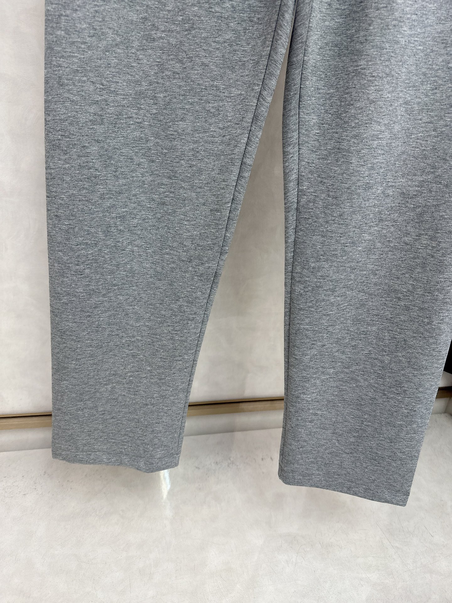  纪梵希、2025秋冬新品男士抽绳休闲刺绣运动，全新发布新款定制，细节一丝不苟，打造出了常青树的百看不腻