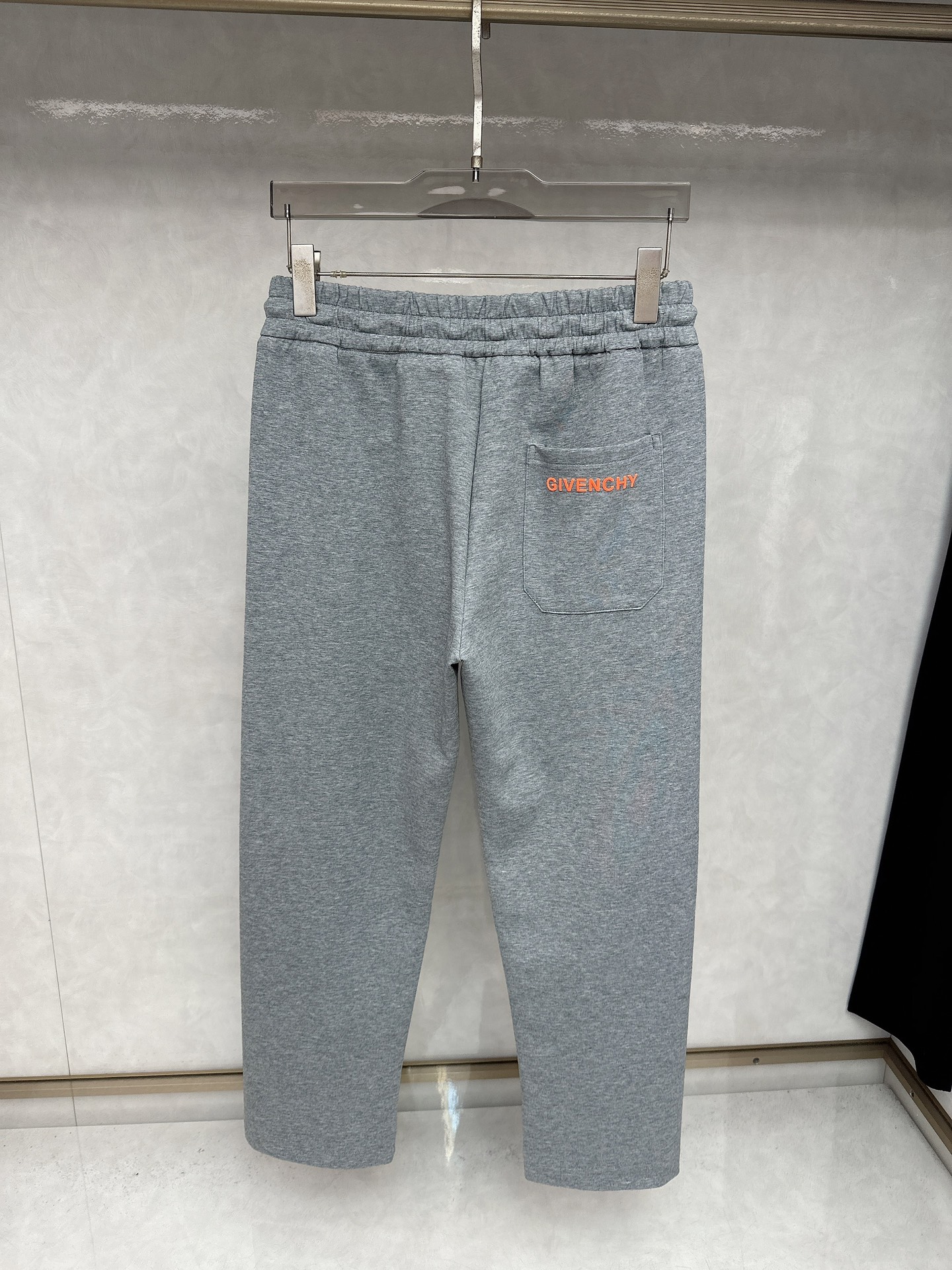  纪梵希、2025秋冬新品男士抽绳休闲刺绣运动，全新发布新款定制，细节一丝不苟，打造出了常青树的百看不腻