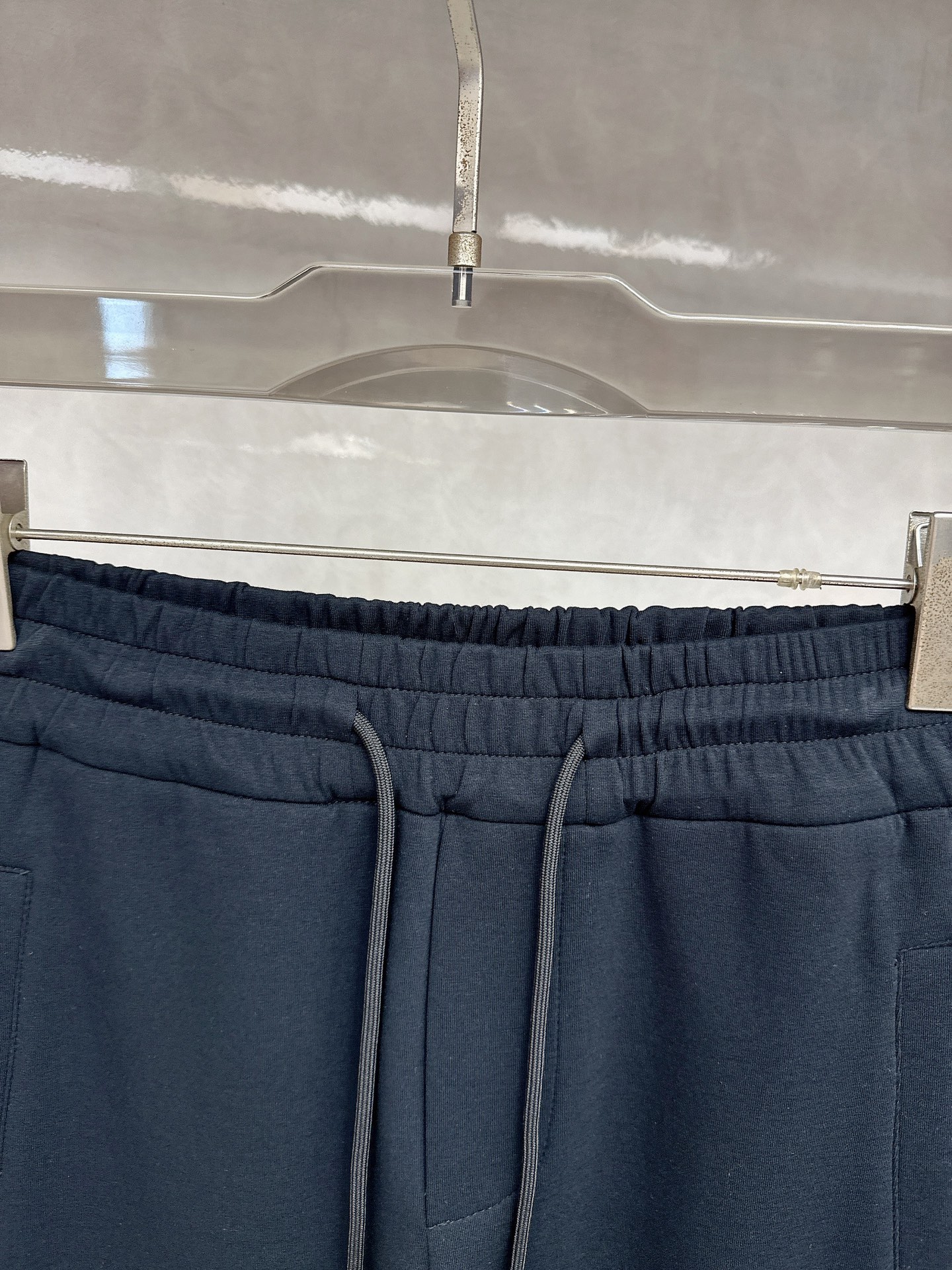  纪梵希、2025秋冬新品男士抽绳休闲运动，全新发布新款定制，细节一丝不苟，打造出了常青树的百看不腻以及