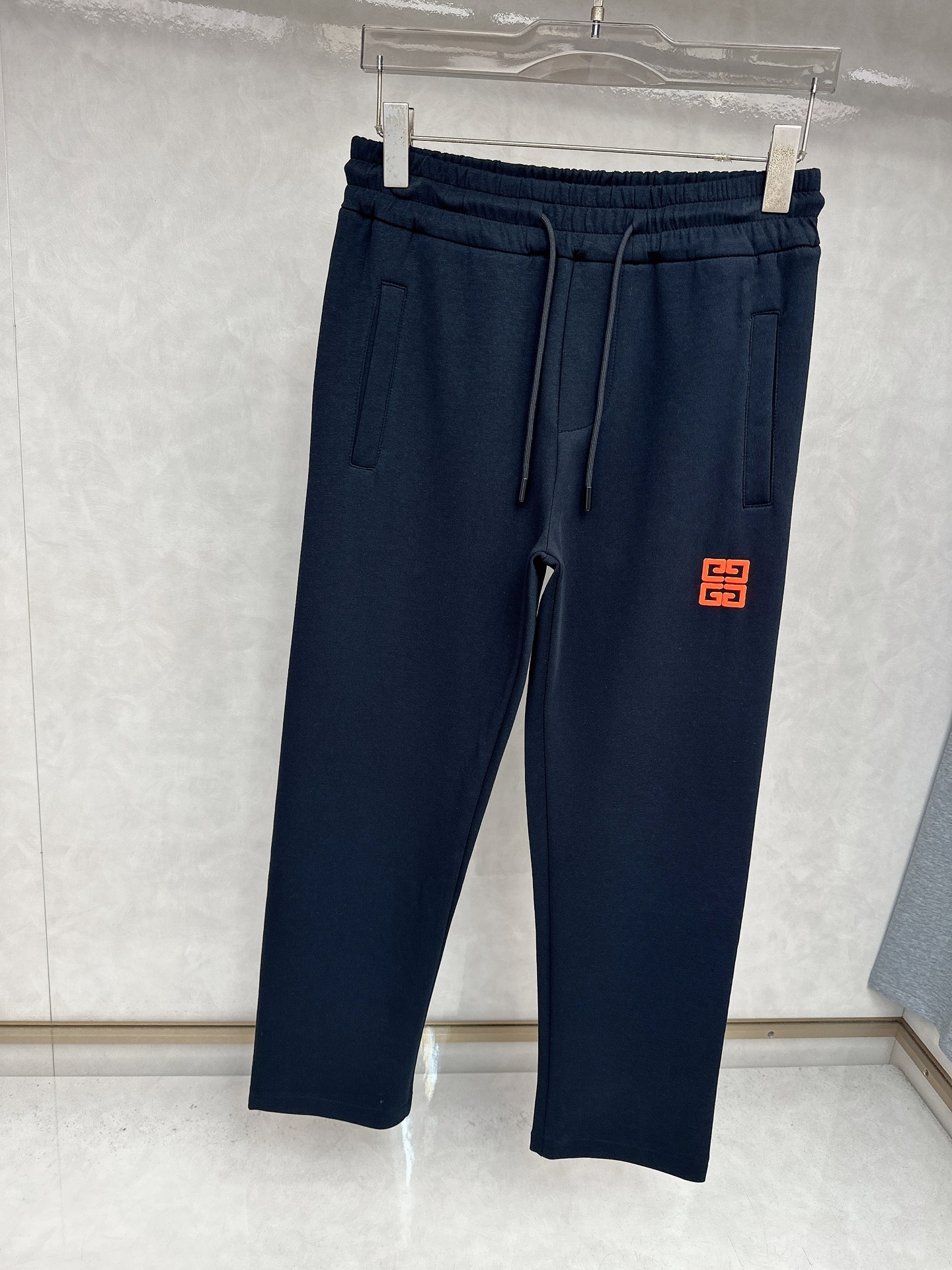  纪梵希、2025秋冬新品男士抽绳休闲运动，全新发布新款定制，细节一丝不苟，打造出了常青树的百看不腻以及