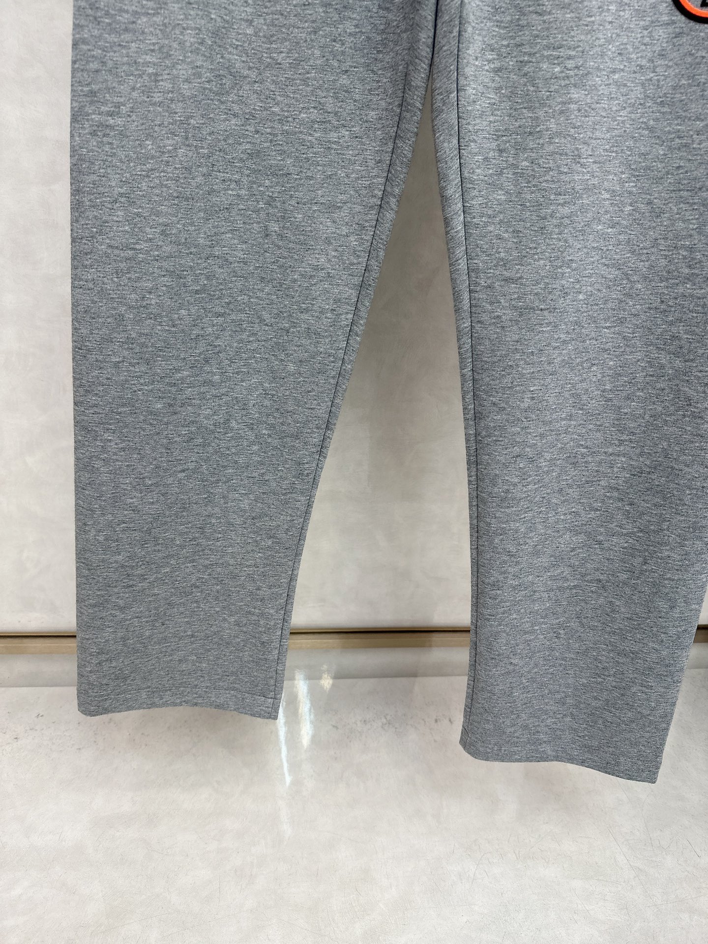  蒙口 2025秋冬新品男士抽绳休闲运动，全新发布新款定制，细节一丝不苟，打造出了常青树的百看不腻以及舒