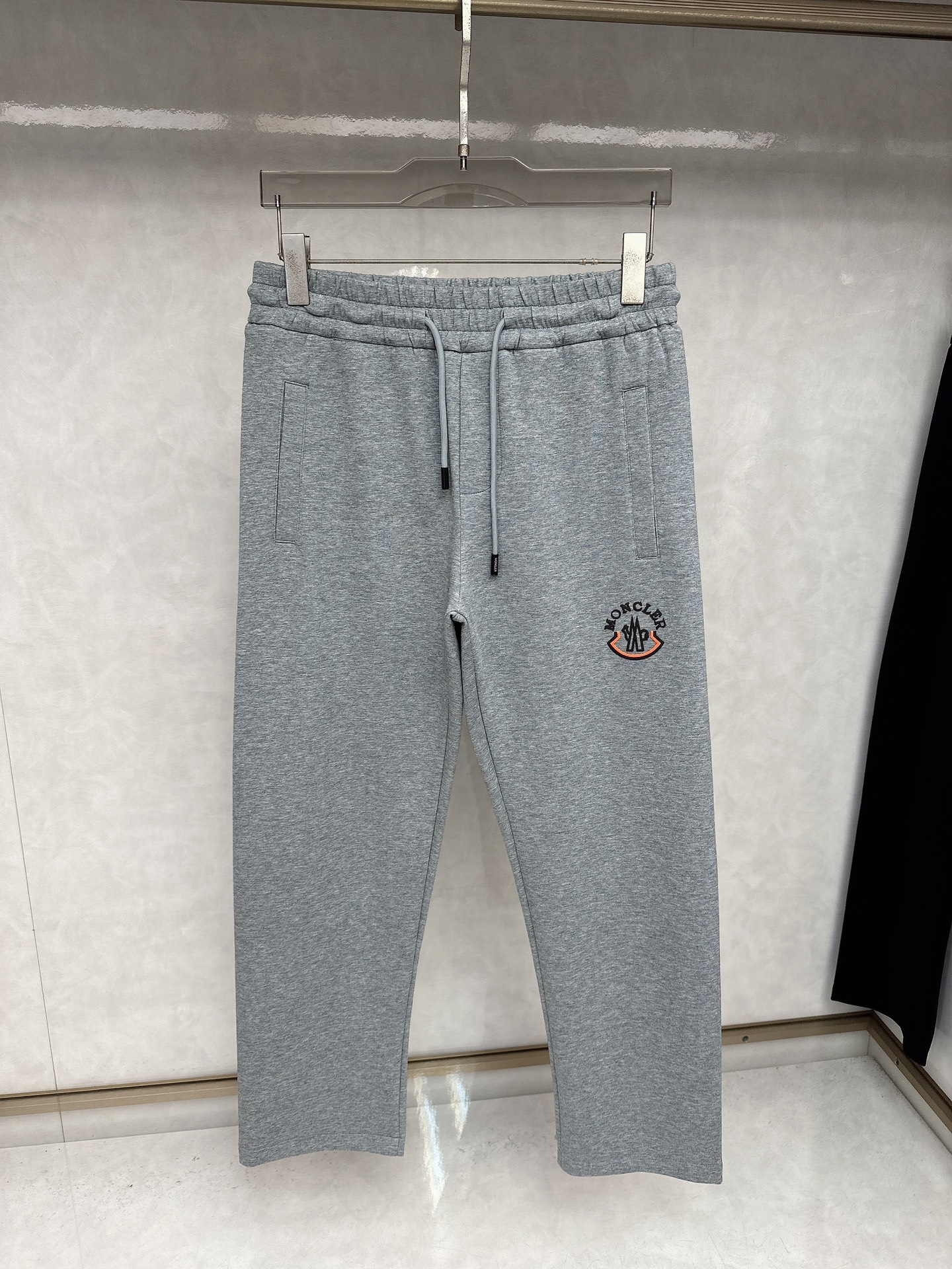  蒙口 2025秋冬新品男士抽绳休闲运动，全新发布新款定制，细节一丝不苟，打造出了常青树的百看不腻以及舒