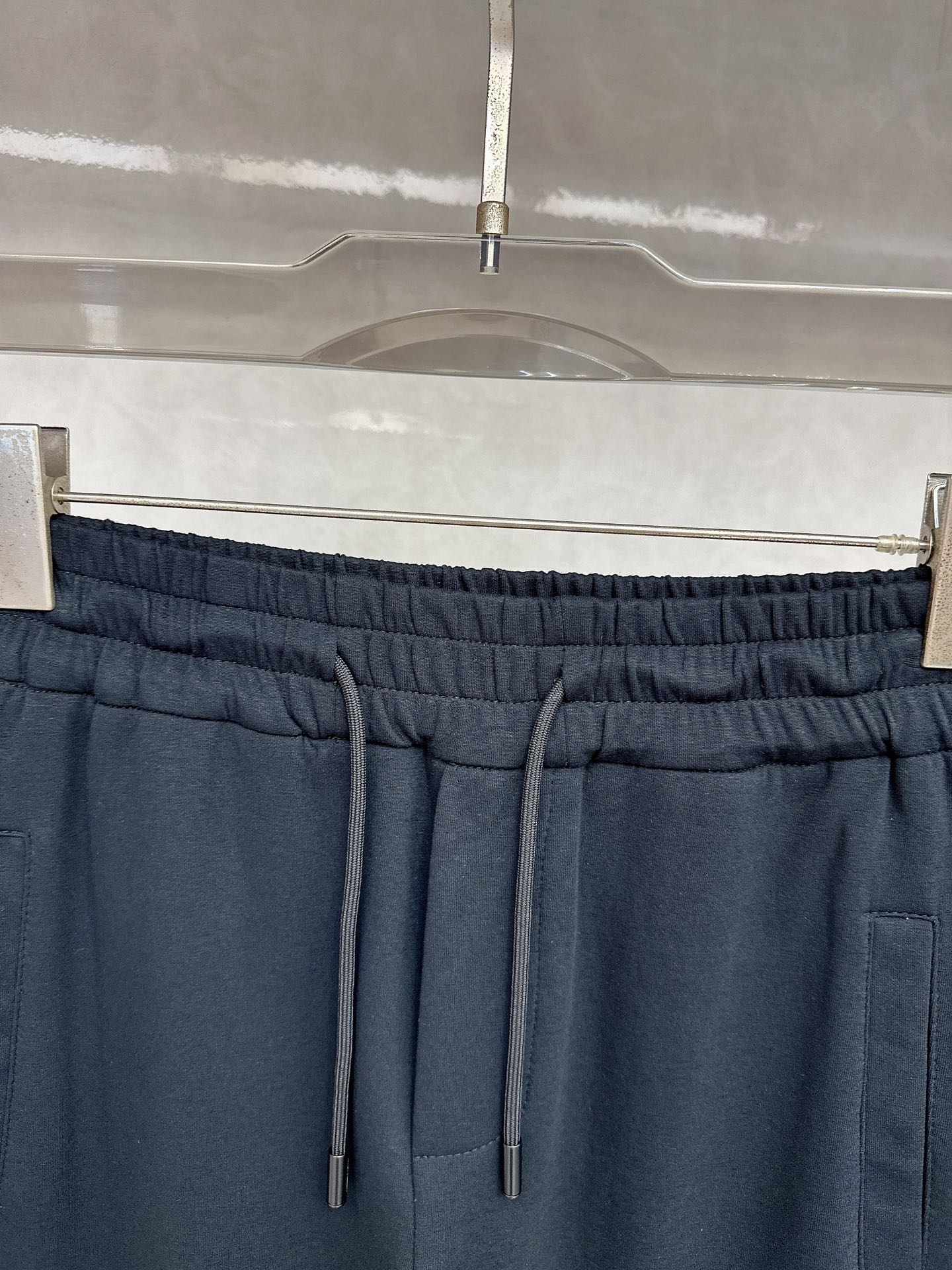  蒙口 2025秋冬新品男士抽绳休闲运动，全新发布新款定制，细节一丝不苟，打造出了常青树的百看不腻以及舒