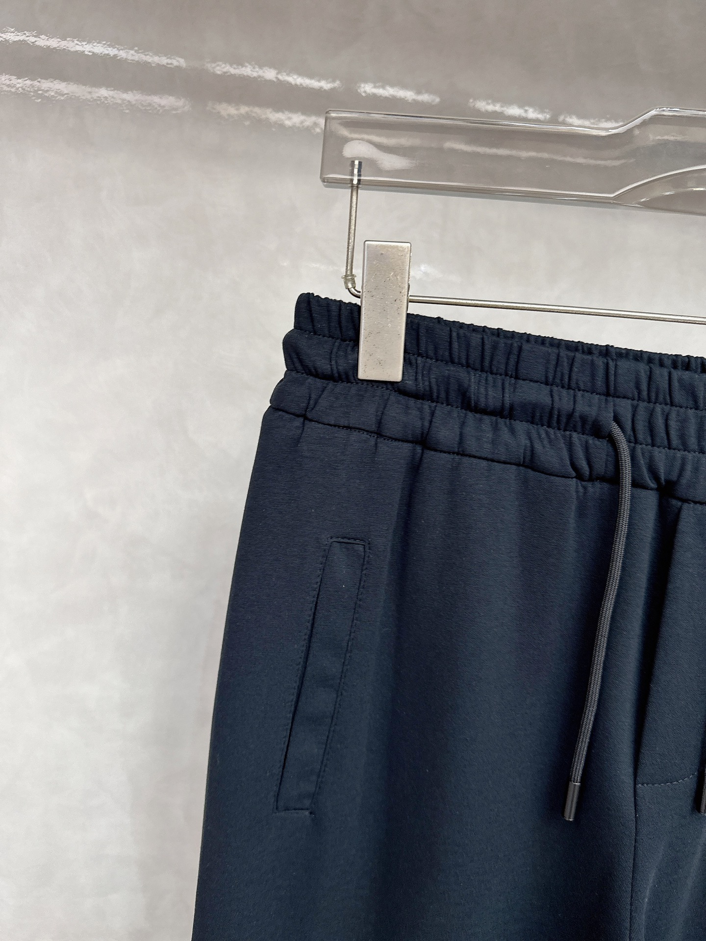  蒙口 2025秋冬新品男士抽绳休闲运动，全新发布新款定制，细节一丝不苟，打造出了常青树的百看不腻以及舒