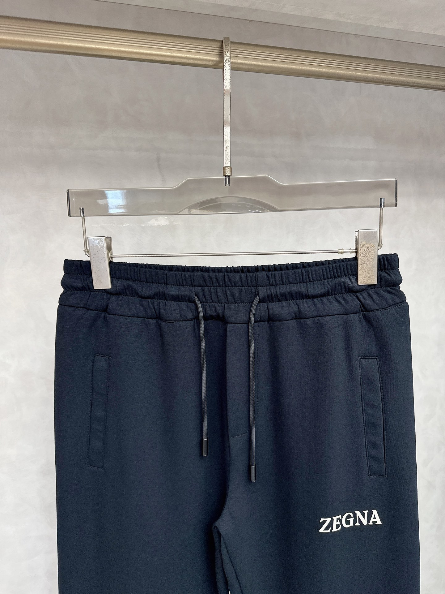  杰尼亚 2025秋冬新品男士抽绳休闲运动，全新发布新款定制，细节一丝不苟，打造出了常青树的百看不腻以及