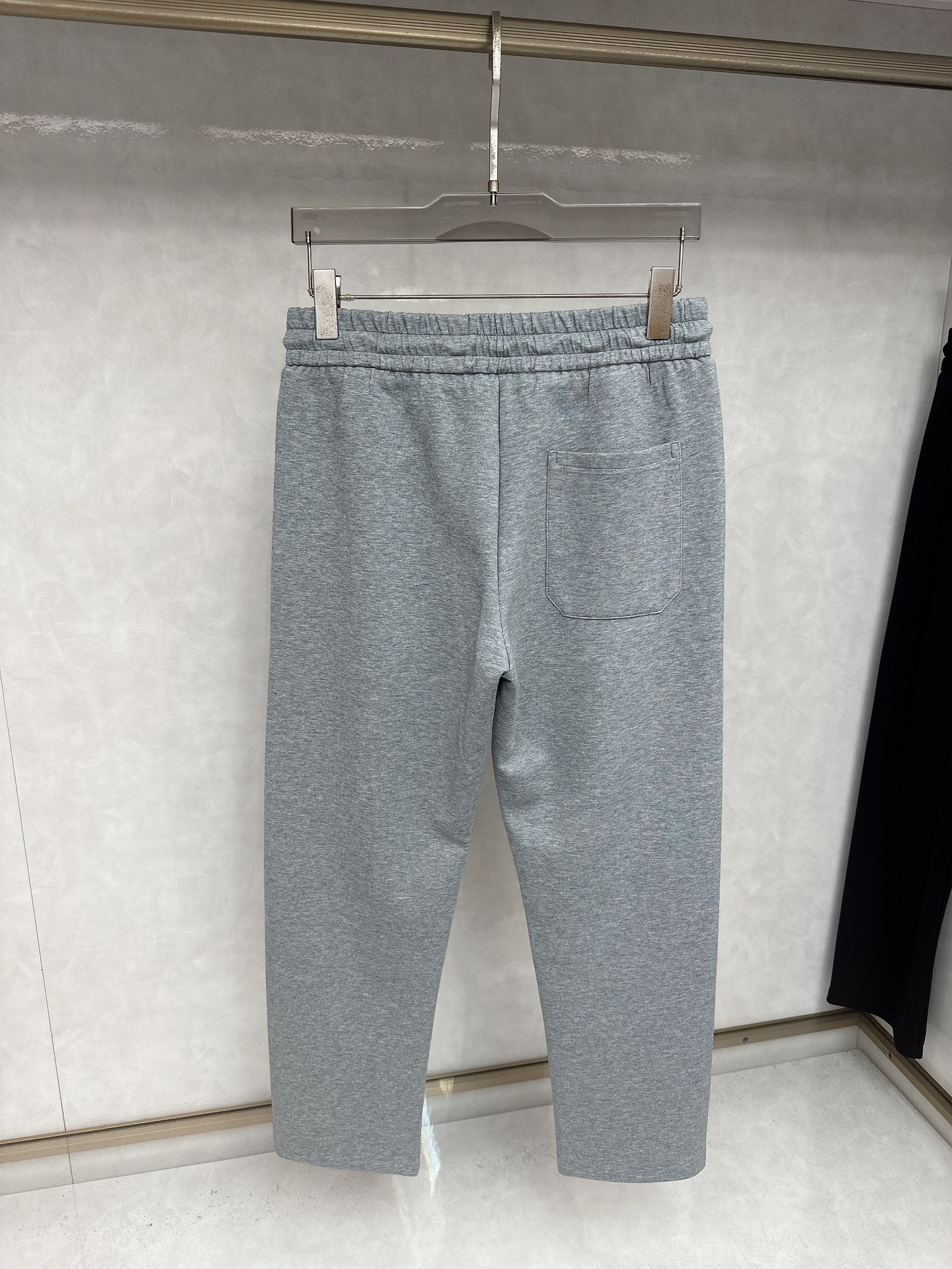  LV 2025秋冬新品男士抽绳休闲运动，全新发布新款定制，细节一丝不苟，打造出了常青树的百看不腻以及舒