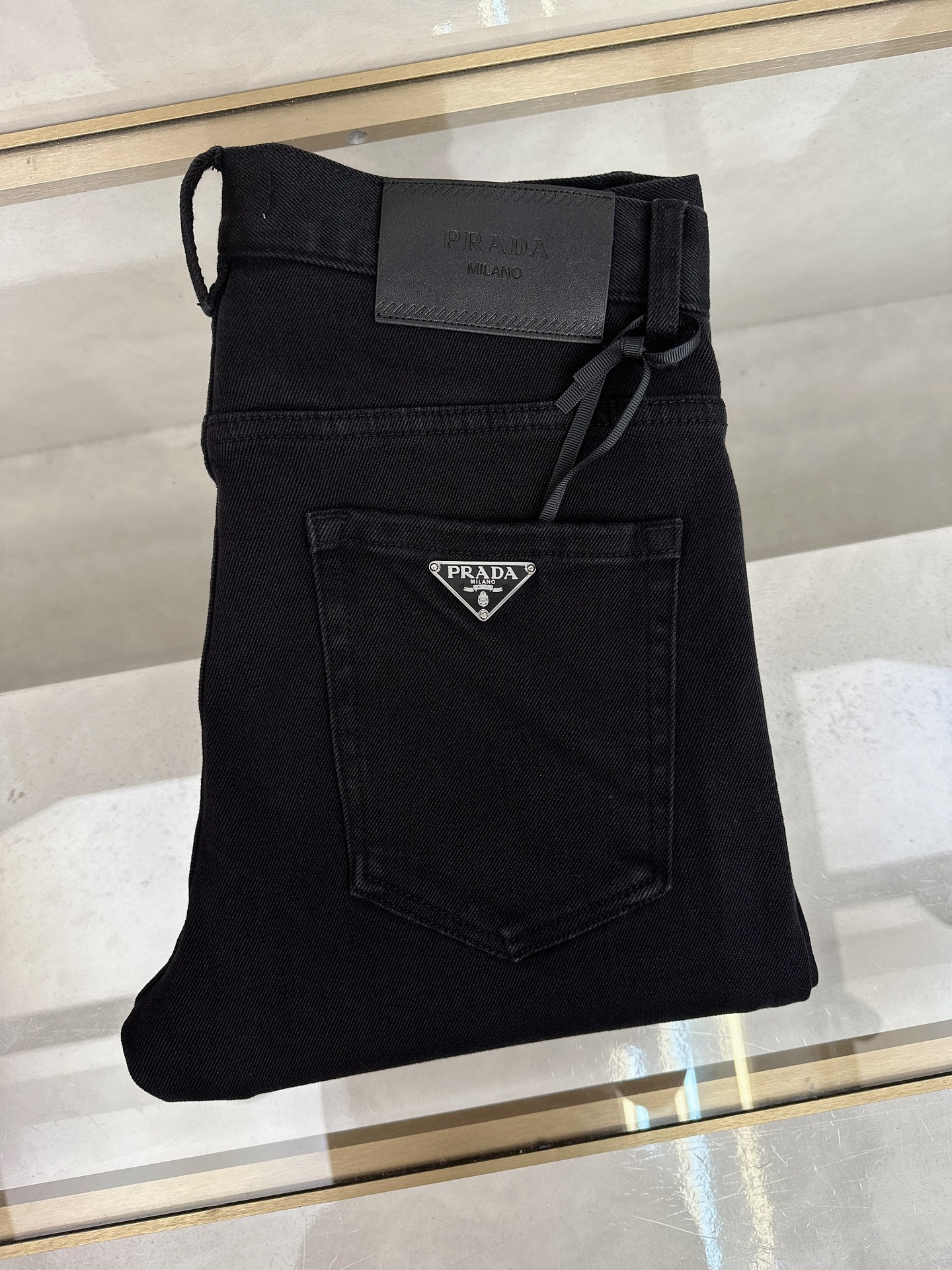 NO:523973,Prada 2025 autumn and winter new models are available in stock, original single hot jeans are super customized, original hardware, super heavy industry technology, excellent version, impeccable details!  The style is not picky, it is very high-end, and the good products are not waiting for everyone. Take a look at it and start quickly. Size 28-38, prada, jeans, alexander wang19860909普拉达 2025秋冬新款现货上市,原单爆款牛仔裤超级定制款,原版五金,超级重工工艺,版型超赞细节做工无可挑剔！款式不挑人,特别高档,好货不等人,看中赶紧下手,尺码28-38,,prada,jeans,alexander wang,Men's clothing