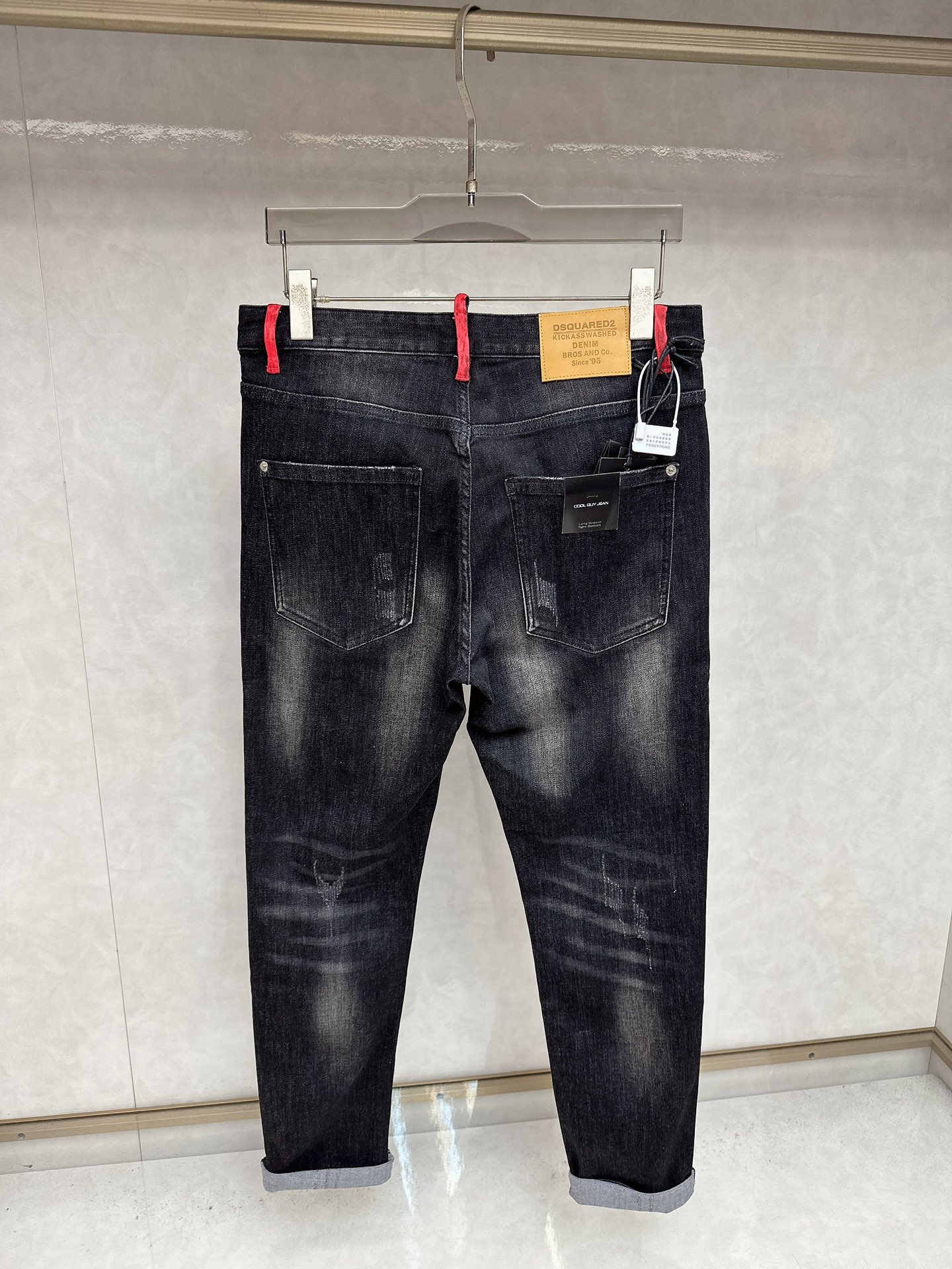  D2 2025秋冬🔥🔥新款现货上市，原单爆款牛仔裤👖超级定制款，原版五金，超级重工工艺，版型超赞👍细节