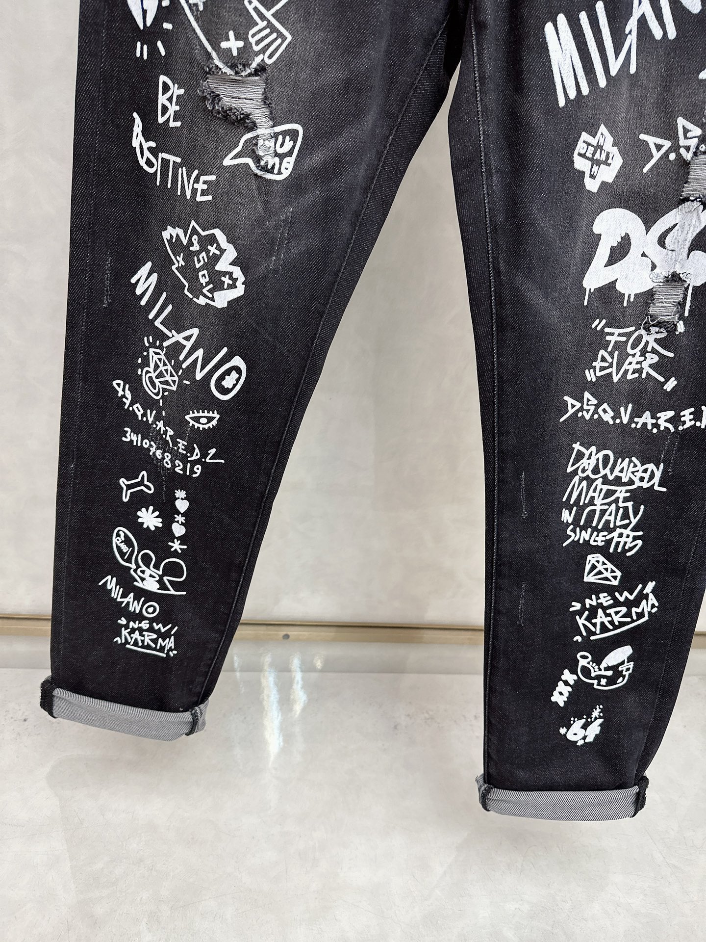  D2 2025秋冬🔥🔥新款现货上市，原单爆款牛仔裤👖超级定制款，原版五金，超级重工工艺，版型超赞👍细节