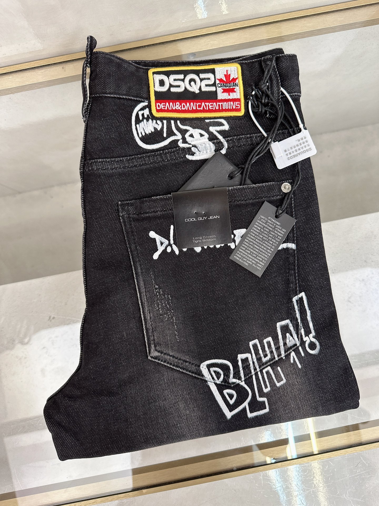  D2 2025秋冬🔥🔥新款现货上市，原单爆款牛仔裤👖超级定制款，原版五金，超级重工工艺，版型超赞👍细节