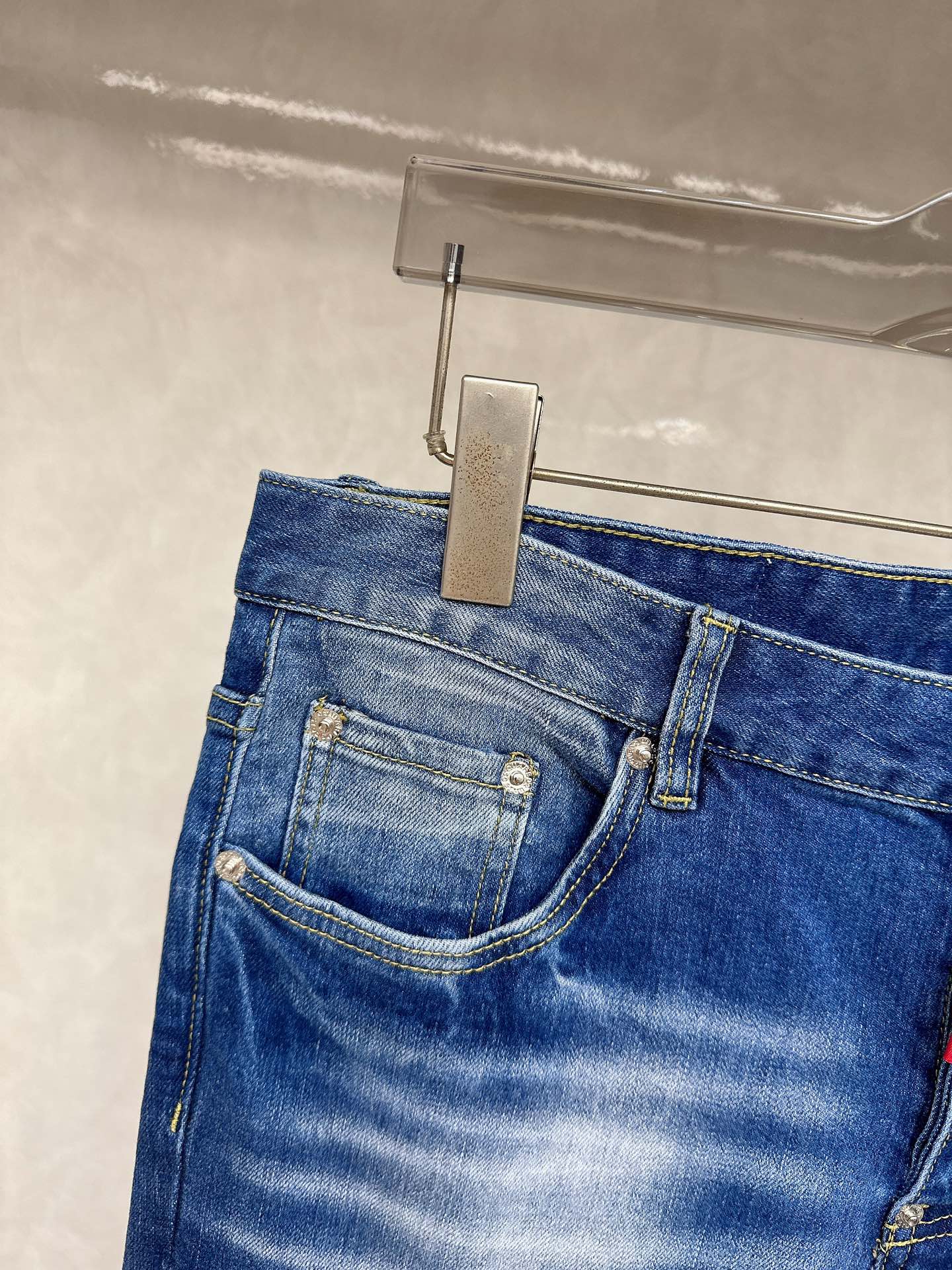  D2 2025秋冬🔥🔥新款现货上市，原单爆款牛仔裤👖超级定制款，原版五金，超级重工工艺，版型超赞👍细节