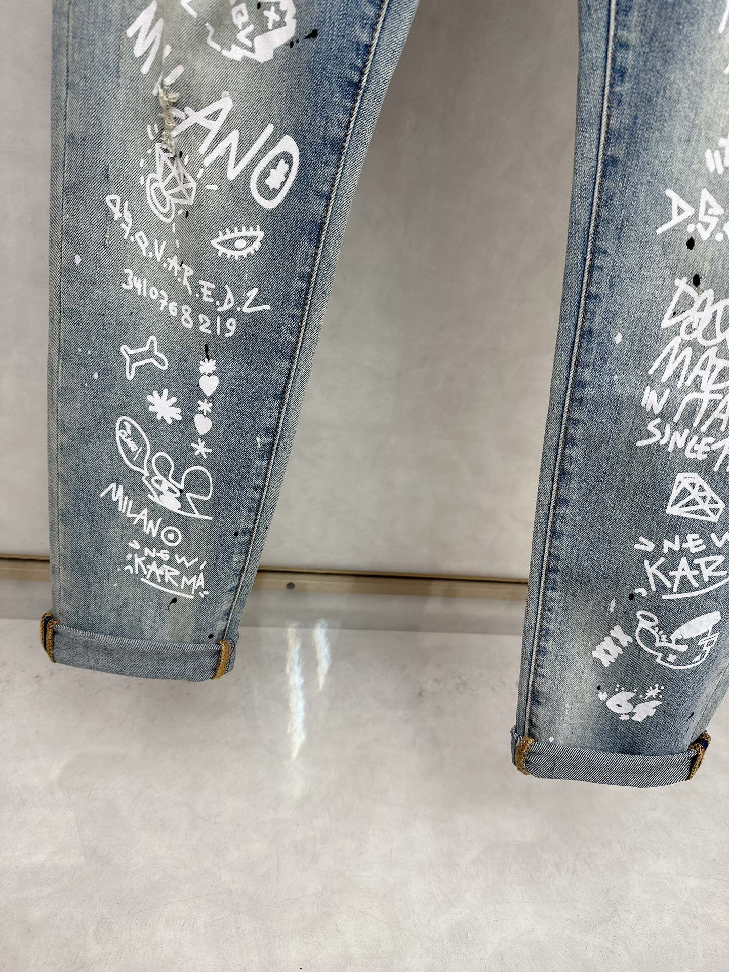  D2 2025秋冬🔥🔥新款现货上市，原单爆款牛仔裤👖超级定制款，原版五金，超级重工工艺，版型超赞👍细节