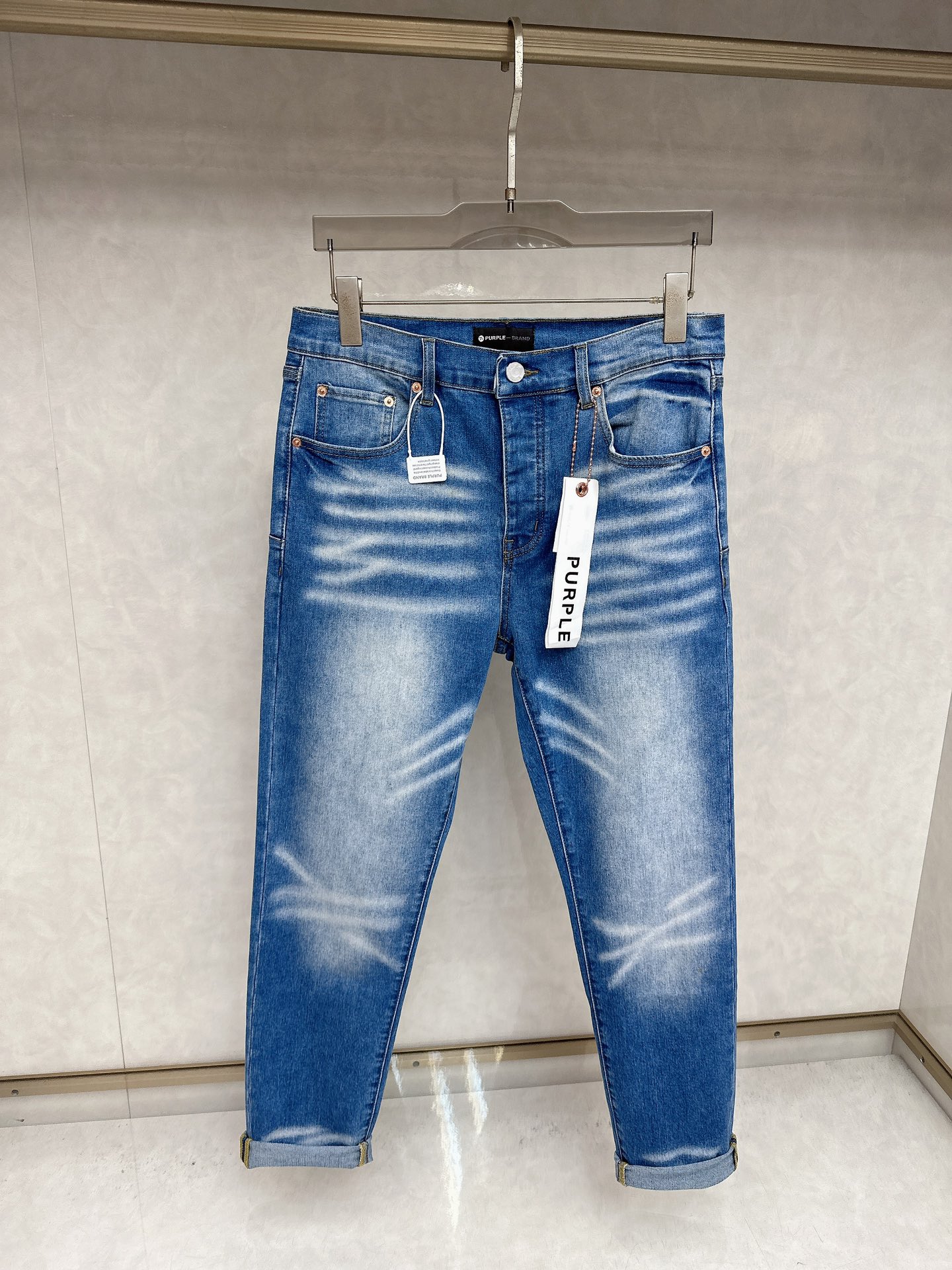  😊 2025秋冬🔥🔥新款现货上市，原单爆款牛仔裤👖超级定制款，原版五金，超级重工工艺，版型超赞👍细节做