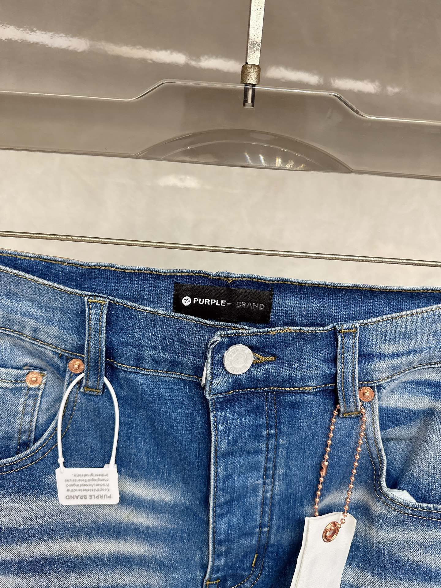  😊 2025秋冬🔥🔥新款现货上市，原单爆款牛仔裤👖超级定制款，原版五金，超级重工工艺，版型超赞👍细节做