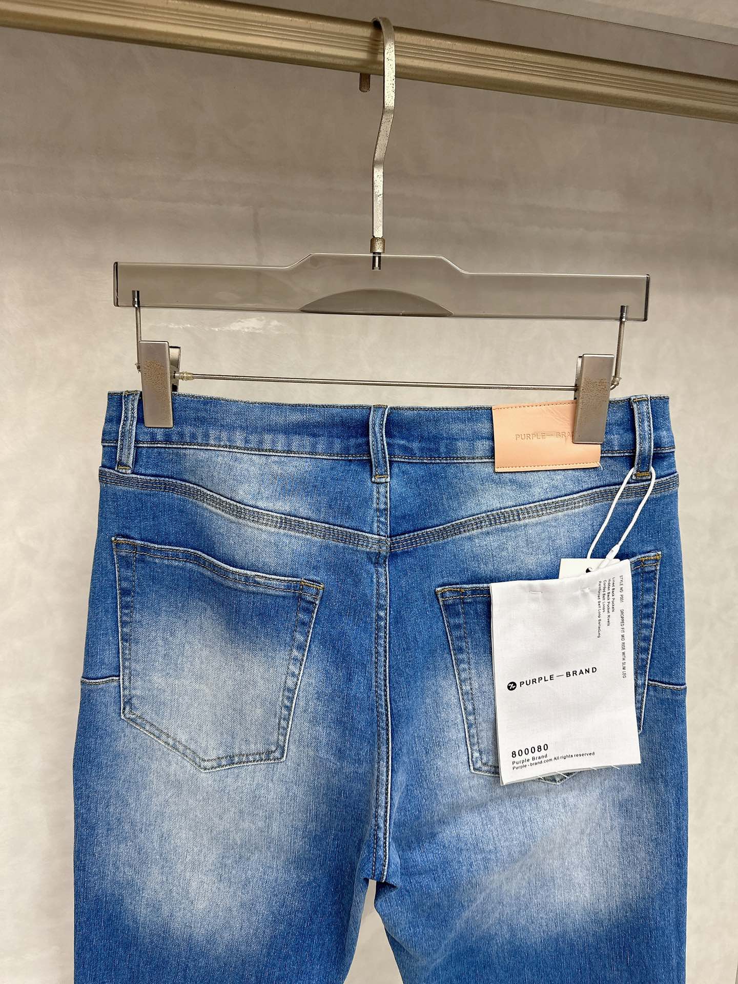  😊 2025秋冬🔥🔥新款现货上市，原单爆款牛仔裤👖超级定制款，原版五金，超级重工工艺，版型超赞👍细节做