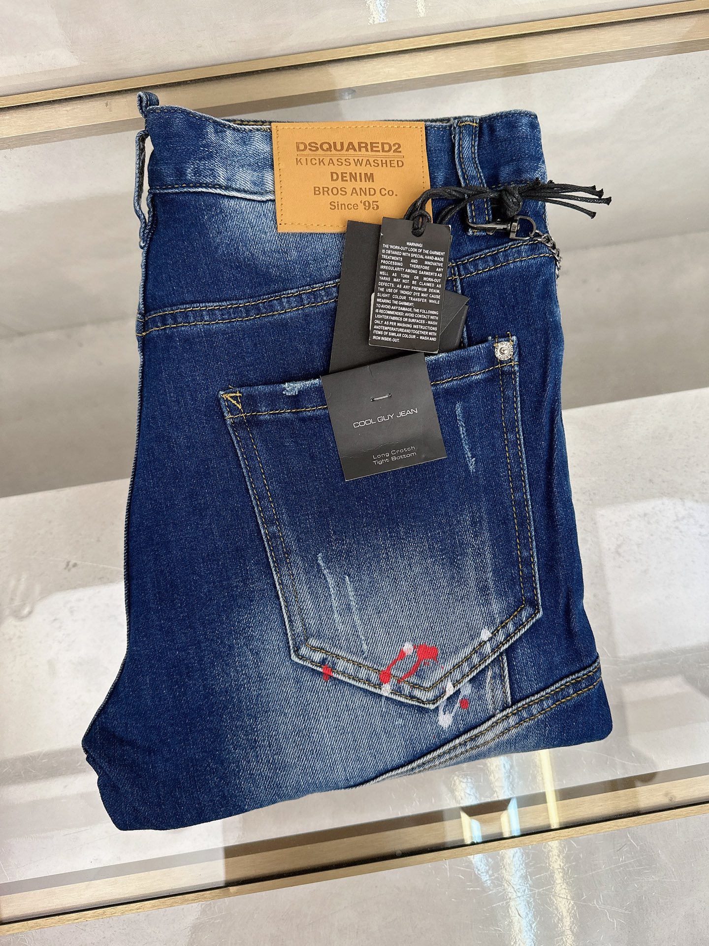 NO:514232,D2 new autumn and winter models are available in stock, original single hot jeans are super customized, original hardware, super heavy industry technology, excellent version, impeccable details!  The style is not picky, it is very high-end, and the good products are not waiting for everyone. If you like it, hurry up and start, size 30 32 34 36 38 40,,jeans,alexander wang19860909D2 秋冬新款现货上市,原单爆款牛仔裤超级定制款,原版五金,超级重工工艺,版型超赞细节做工无可挑剔！款式不挑人,特别高档,好货不等人,看中赶紧下手,尺码30 32 34 36 38 40,,jeans,alexander wang,Men's clothing