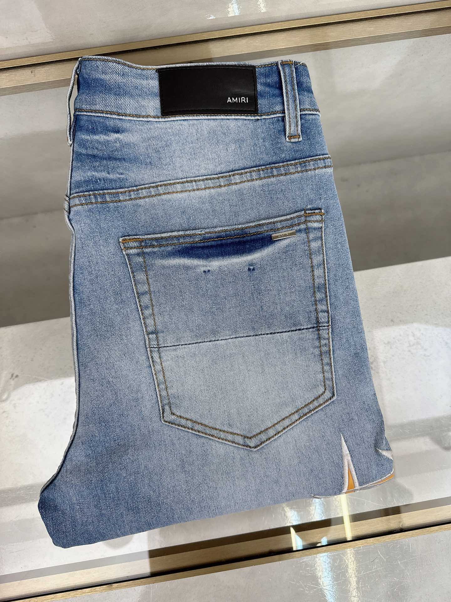 NO:514233,New autumn and winter models are on the market in stock, original single hot jeans are super customized, original hardware, super heavy industry technology, excellent version, impeccable details!  The style is not picky, it is very high-end, and the good products are not waiting for everyone. If you like it, hurry up and start, size 30 32 34 36 38 40,,jeans,alexander wang19860909秋冬新款现货上市,原单爆款牛仔裤超级定制款,原版五金,超级重工工艺,版型超赞细节做工无可挑剔！款式不挑人,特别高档,好货不等人,看中赶紧下手,尺码30 32 34 36 38 40,,jeans,alexander wang,Men's clothing