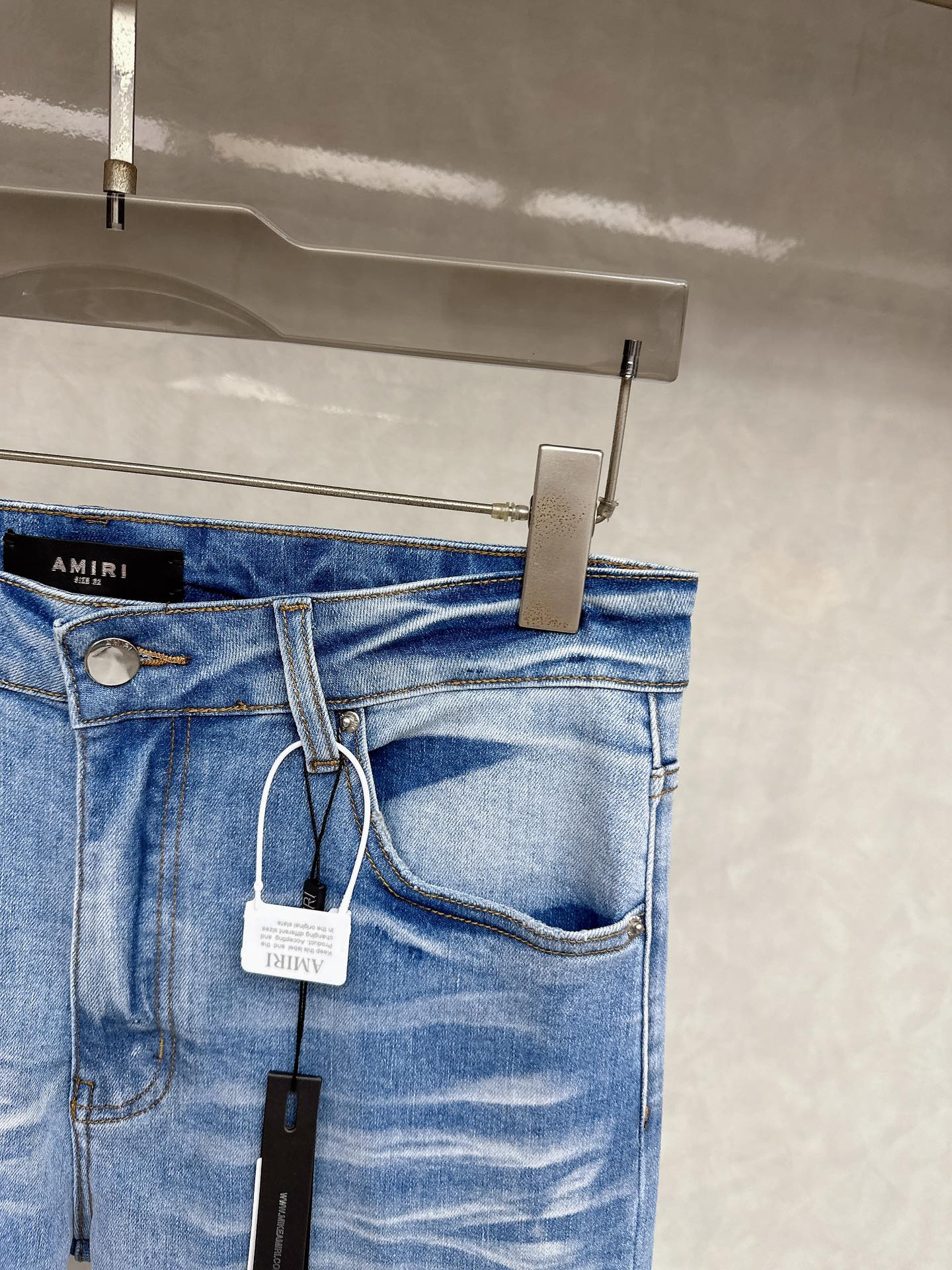  😊 2025秋冬🔥🔥新款现货上市，原单爆款牛仔裤👖超级定制款，原版五金，超级重工工艺，版型超赞👍细节做