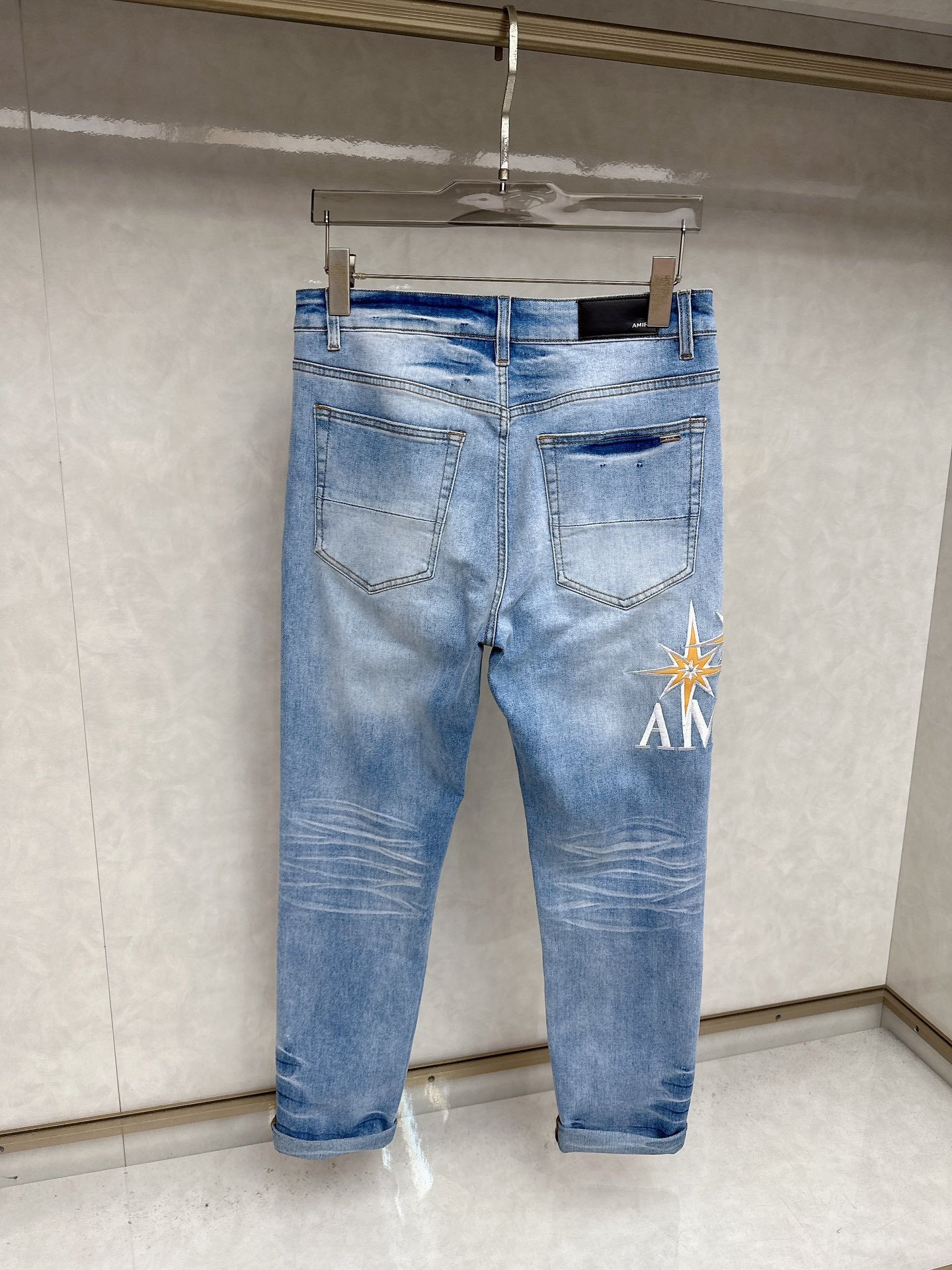  😊 2025秋冬🔥🔥新款现货上市，原单爆款牛仔裤👖超级定制款，原版五金，超级重工工艺，版型超赞👍细节做