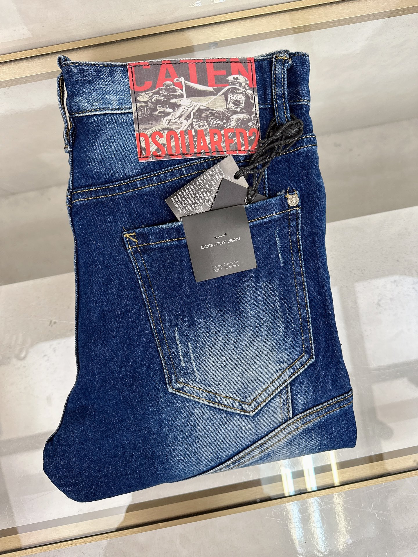 NO:514234,D2 new autumn and winter models are available in stock, original single hot jeans are super customized, original hardware, super heavy industry technology, excellent version, impeccable details!  The style is not picky, it is very high-end, and the good products are not waiting for everyone. If you like it, hurry up and start, size 30 32 34 36 38 40,,jeans,alexander wang19860909D2 秋冬新款现货上市,原单爆款牛仔裤超级定制款,原版五金,超级重工工艺,版型超赞细节做工无可挑剔！款式不挑人,特别高档,好货不等人,看中赶紧下手,尺码30 32 34 36 38 40,,jeans,alexander wang,Men's clothing