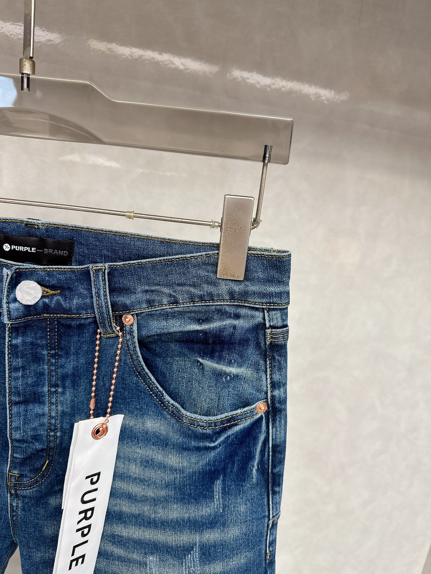  😊 2025秋冬🔥🔥新款现货上市，原单爆款牛仔裤👖超级定制款，原版五金，超级重工工艺，版型超赞👍细节做