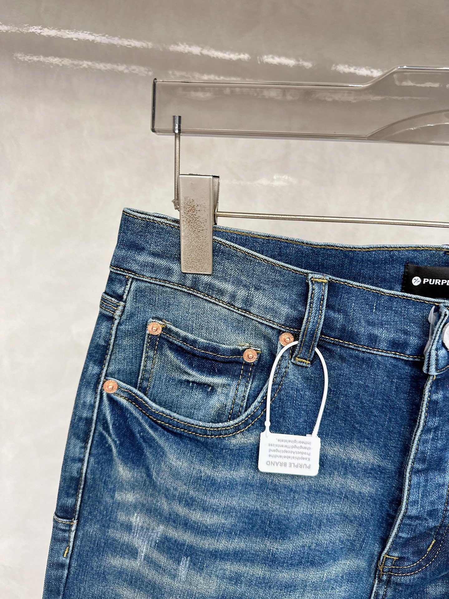  😊 2025秋冬🔥🔥新款现货上市，原单爆款牛仔裤👖超级定制款，原版五金，超级重工工艺，版型超赞👍细节做