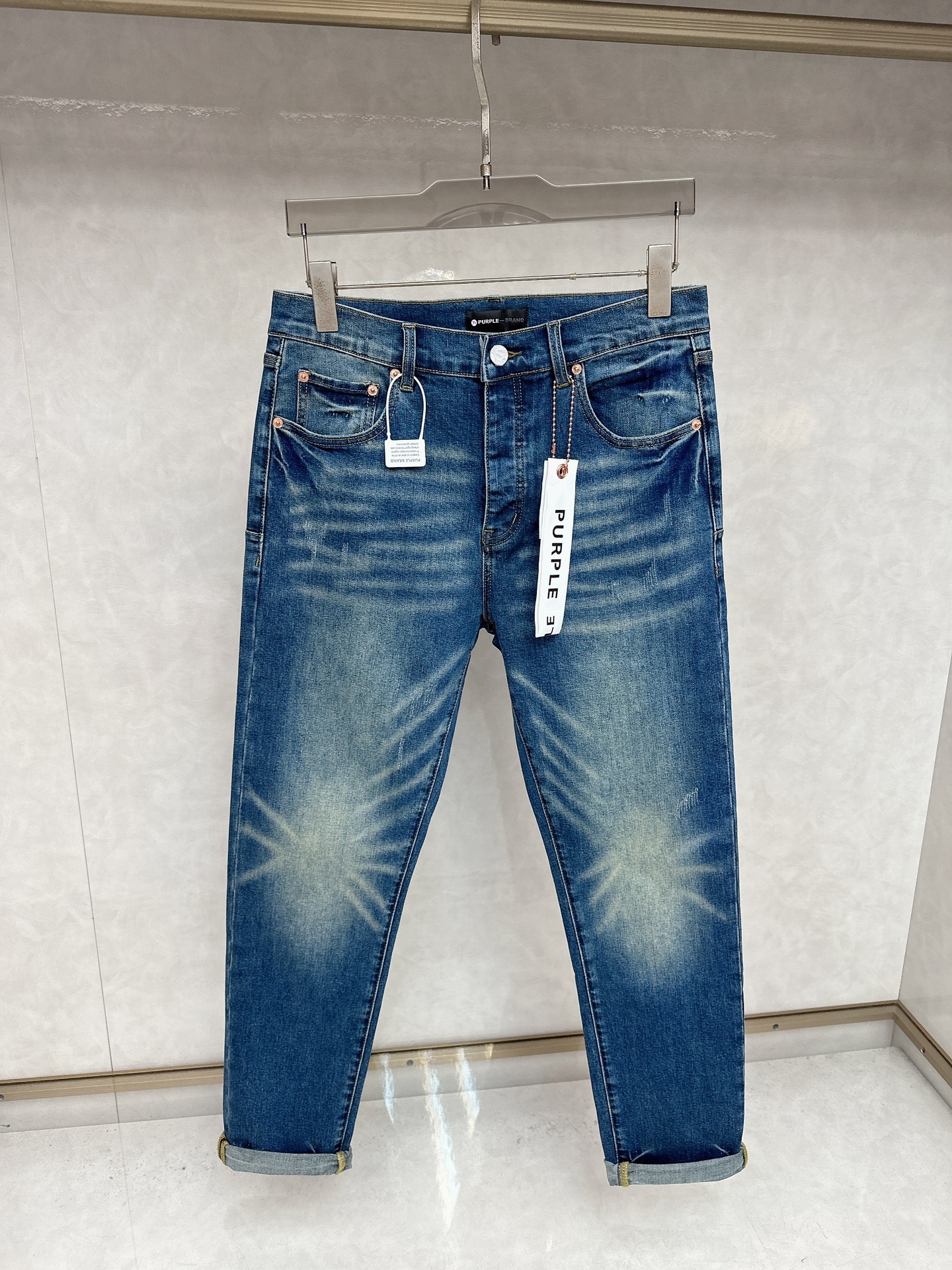  😊 2025秋冬🔥🔥新款现货上市，原单爆款牛仔裤👖超级定制款，原版五金，超级重工工艺，版型超赞👍细节做