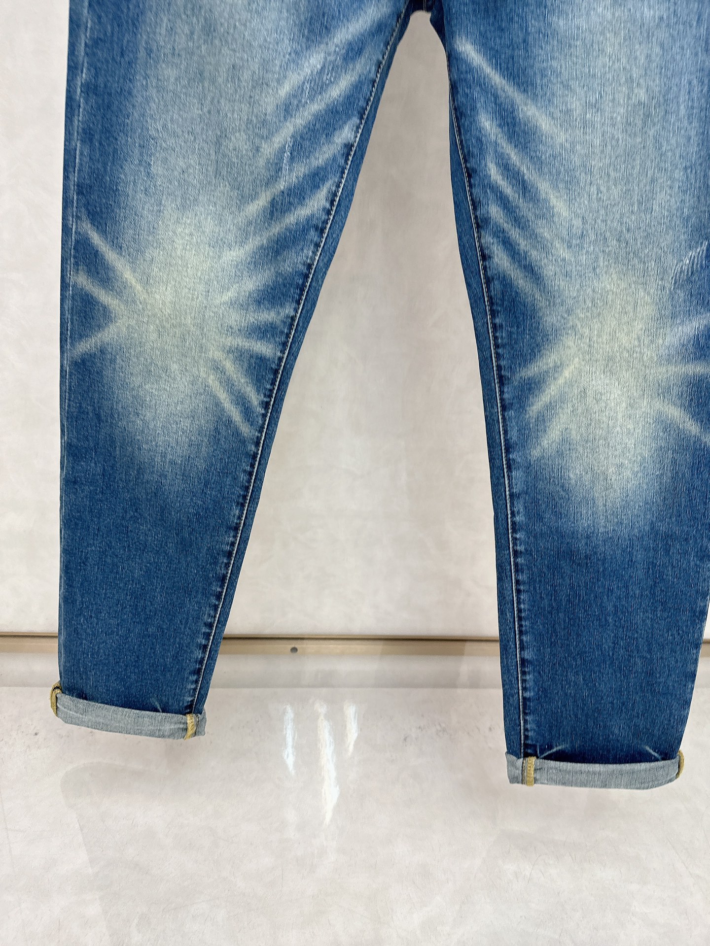  😊 2025秋冬🔥🔥新款现货上市，原单爆款牛仔裤👖超级定制款，原版五金，超级重工工艺，版型超赞👍细节做