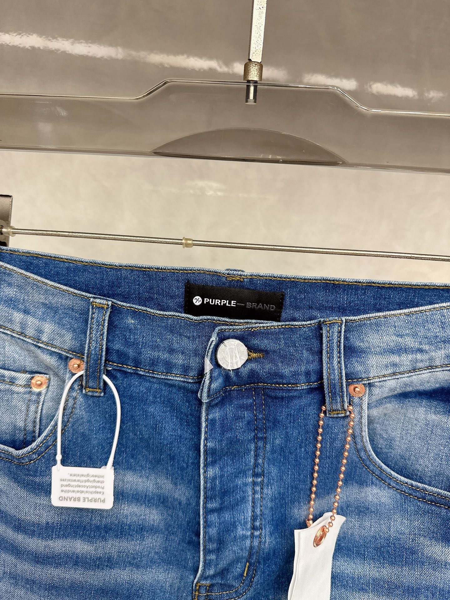  😊 2025秋冬🔥🔥新款现货上市，原单爆款牛仔裤👖超级定制款，原版五金，超级重工工艺，版型超赞👍细节做