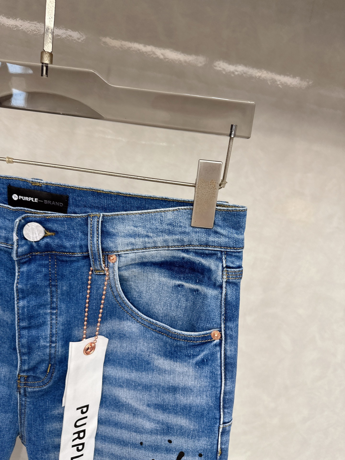  😊 2025秋冬🔥🔥新款现货上市，原单爆款牛仔裤👖超级定制款，原版五金，超级重工工艺，版型超赞👍细节做