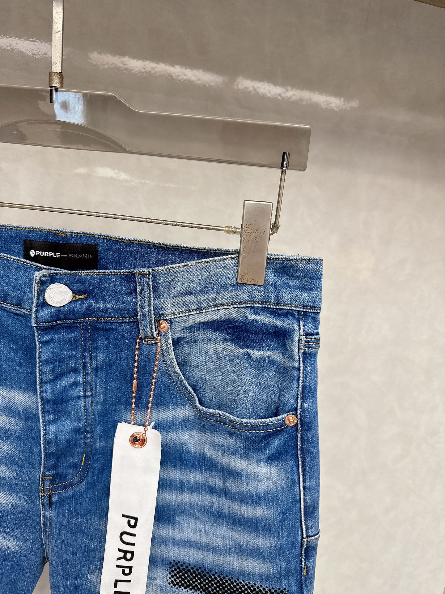  😊 2025秋冬🔥🔥新款现货上市，原单爆款牛仔裤👖超级定制款，原版五金，超级重工工艺，版型超赞👍细节做