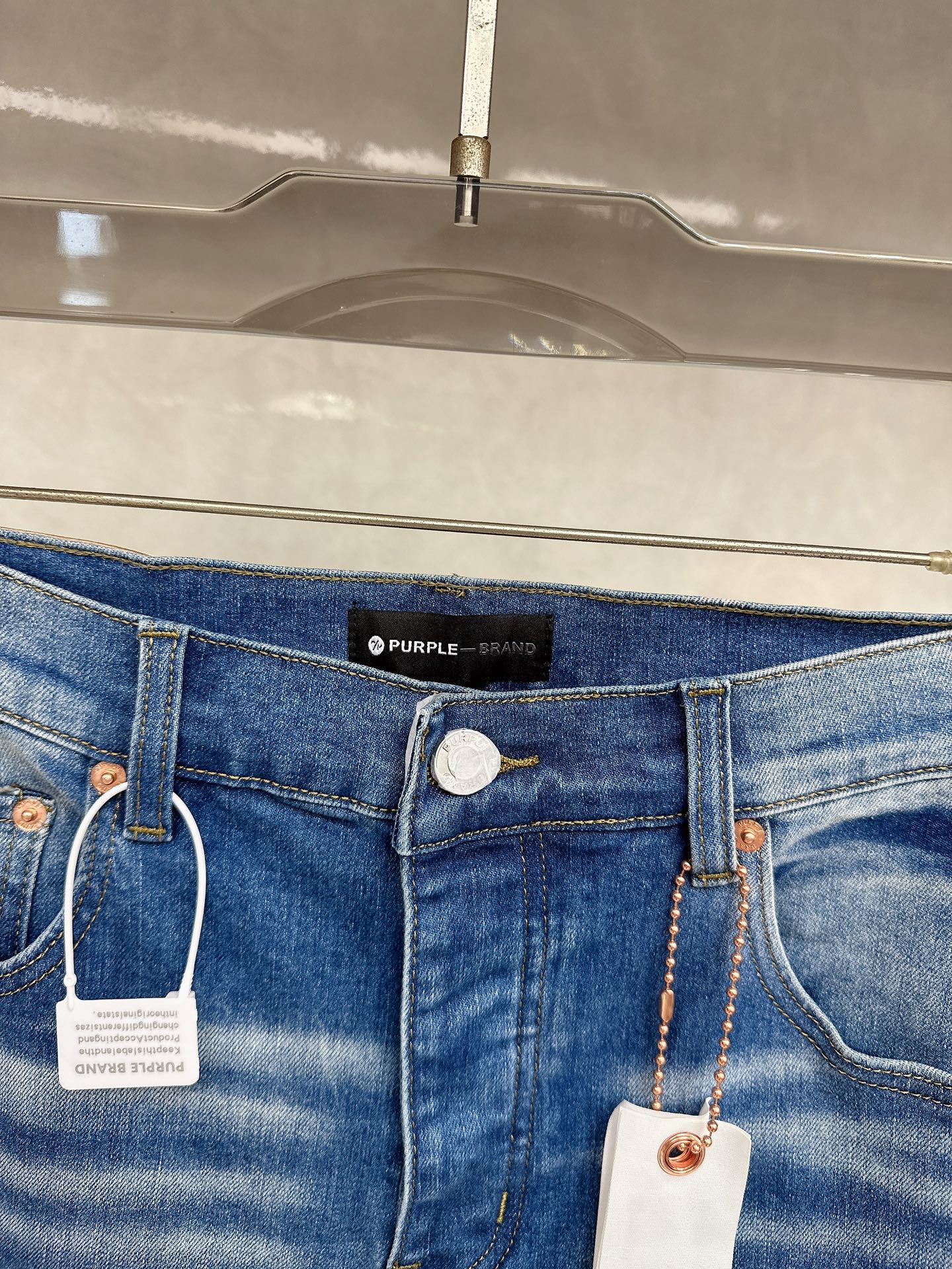  😊 2025秋冬🔥🔥新款现货上市，原单爆款牛仔裤👖超级定制款，原版五金，超级重工工艺，版型超赞👍细节做