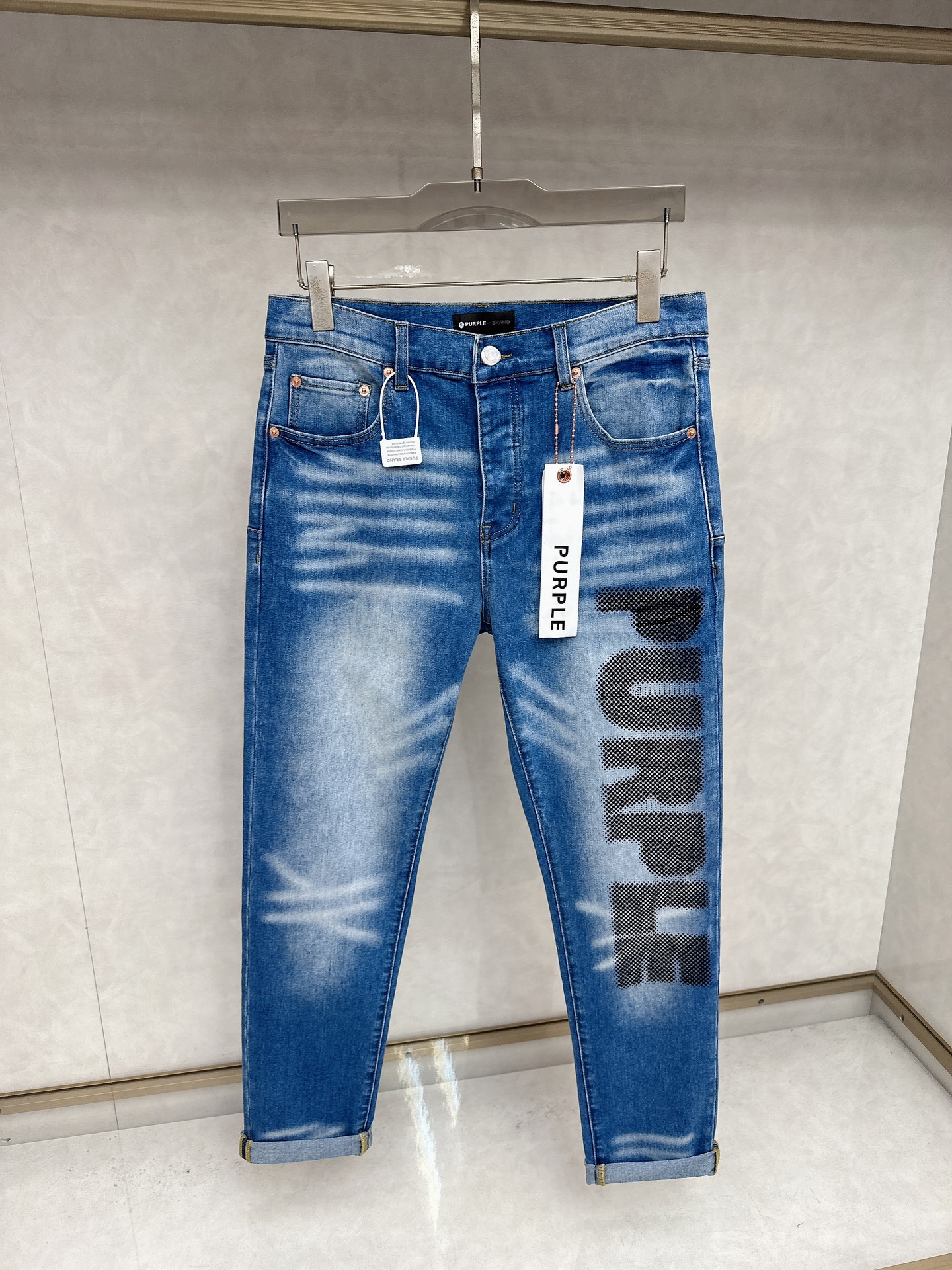  😊 2025秋冬🔥🔥新款现货上市，原单爆款牛仔裤👖超级定制款，原版五金，超级重工工艺，版型超赞👍细节做