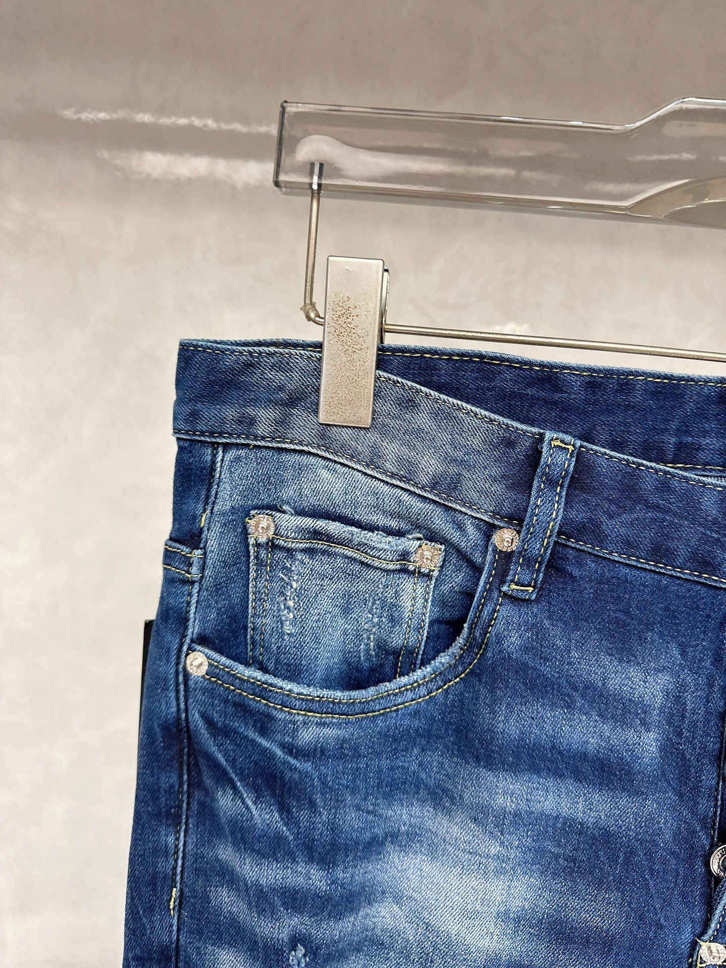  D2 2025秋冬🔥🔥新款现货上市，原单爆款牛仔裤👖超级定制款，原版五金，超级重工工艺，版型超赞👍细节